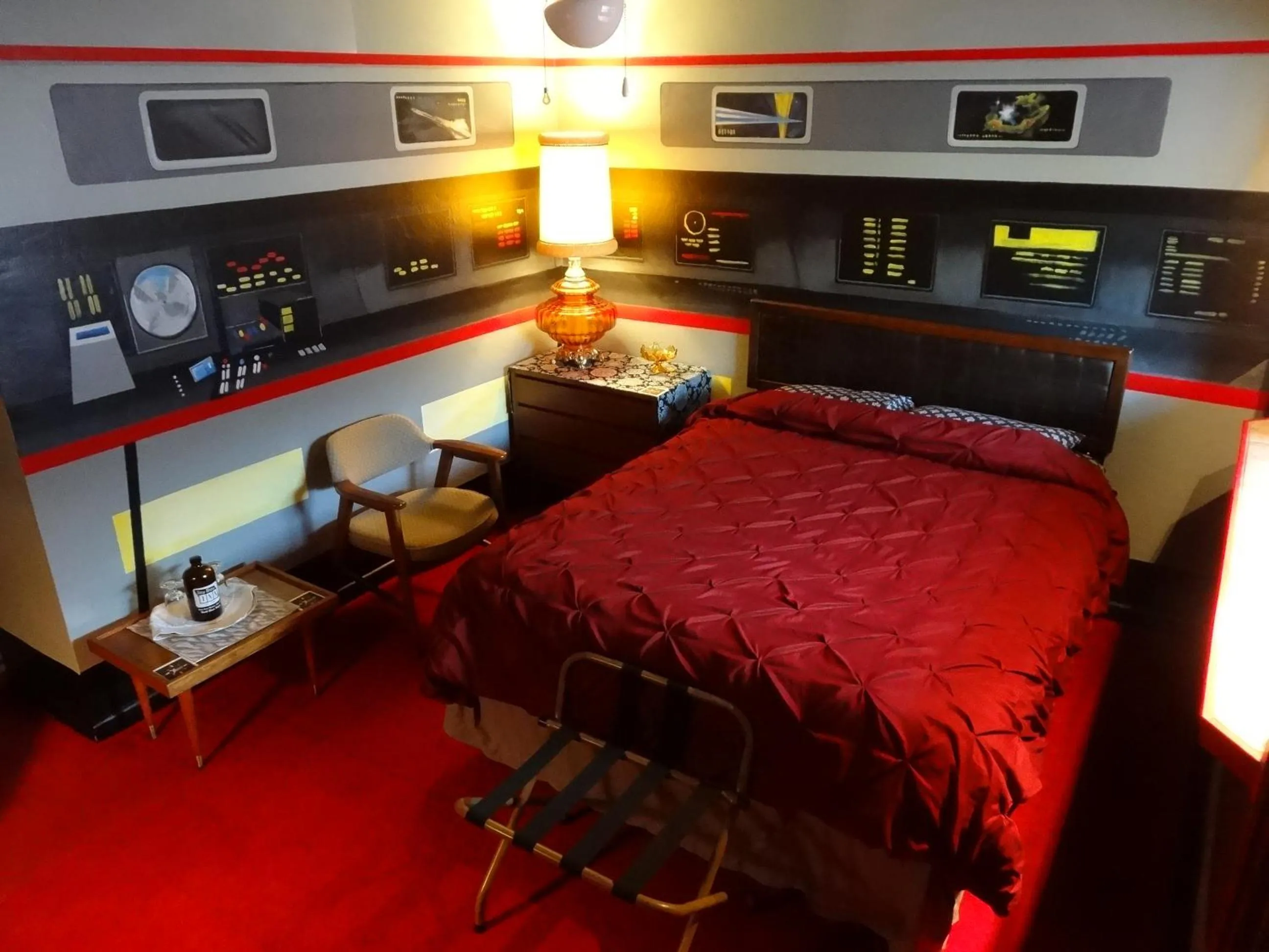 Bed in The Star Trek - USS Enterprise Room at the Itty Bitty Inn
