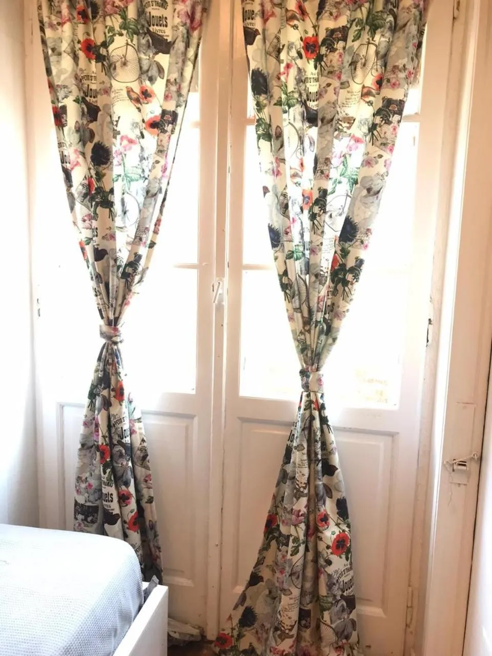 Photo of the whole room, Bed in columbia sky city hotel