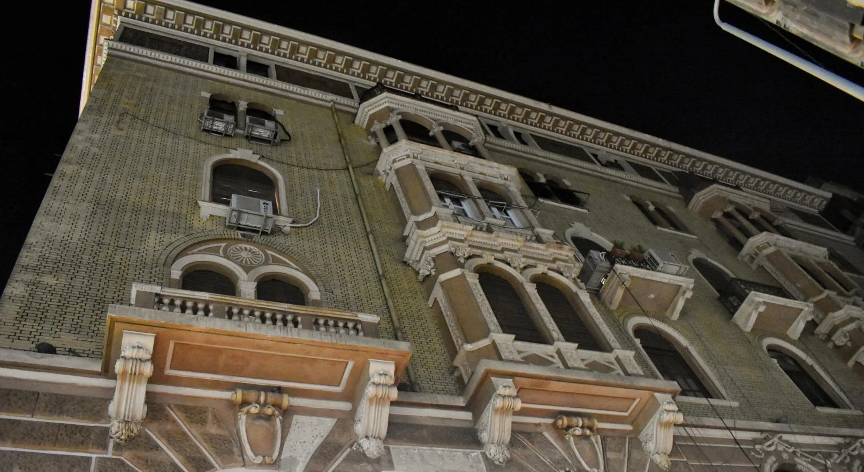 Night in columbia sky city hotel