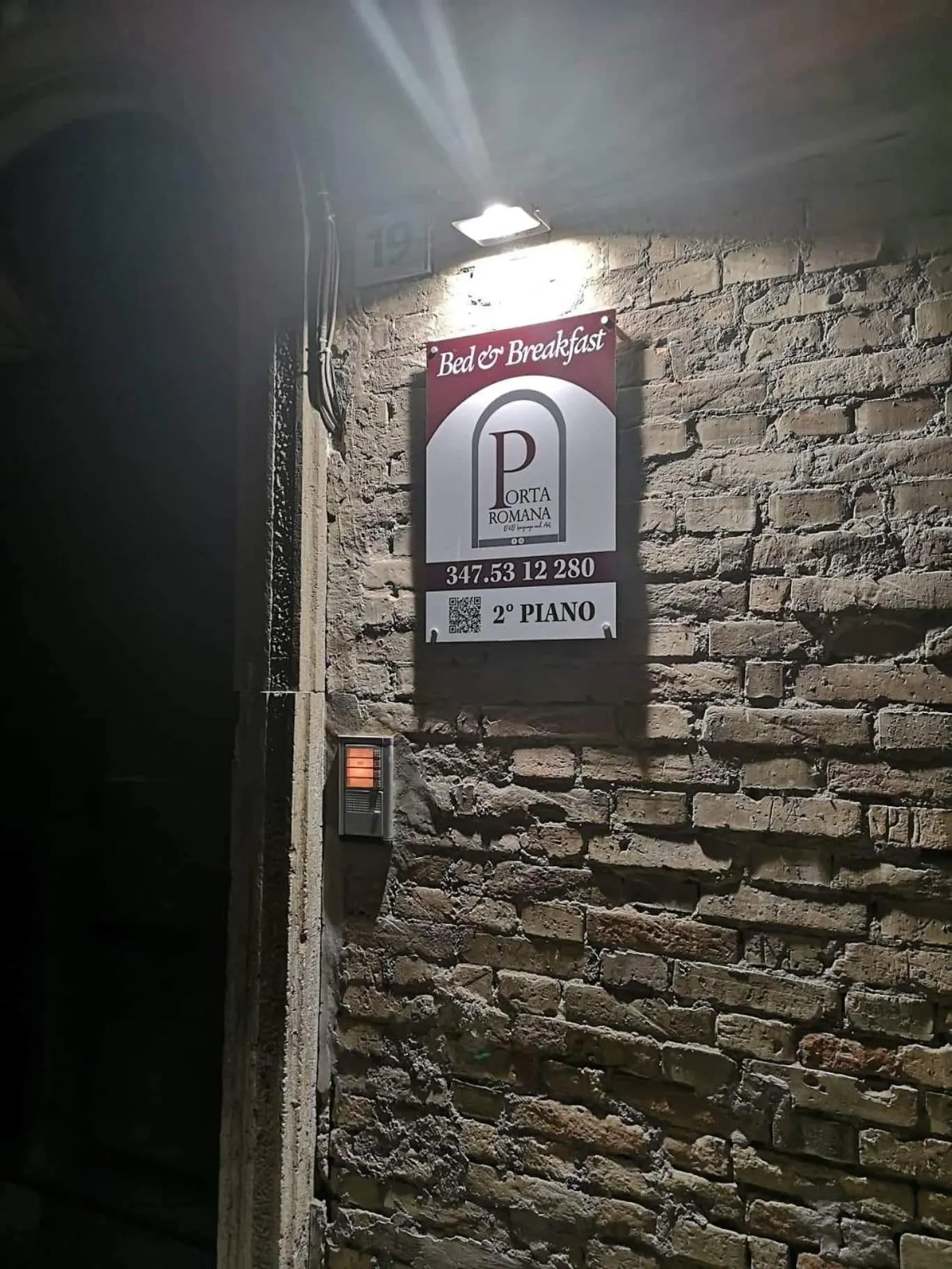 Property building in B&B Porta Romana-Language And Art