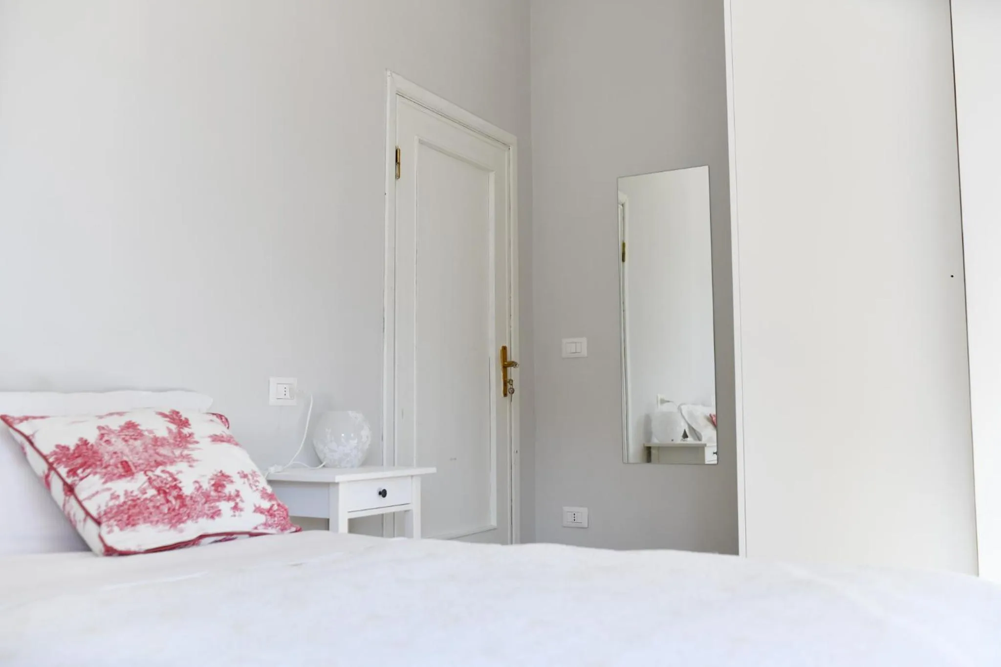 Decorative detail, Bed in B&B Porta Romana-Language And Art