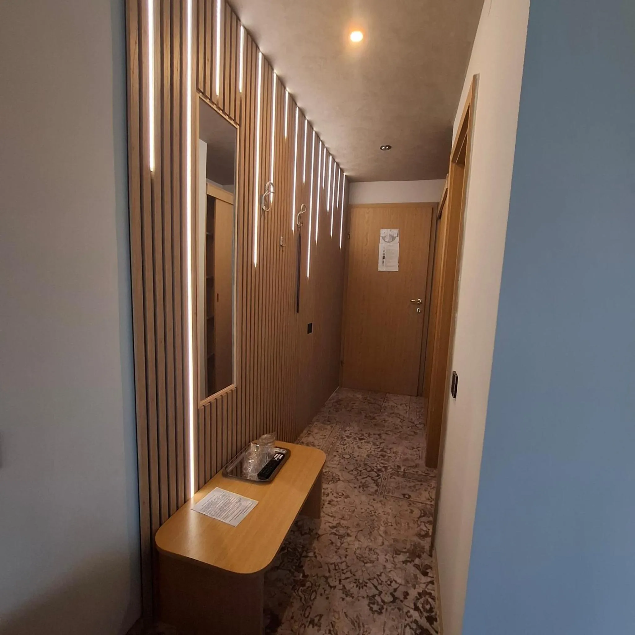 wardrobe in Pensiunea Warthe Bed & Breakfast