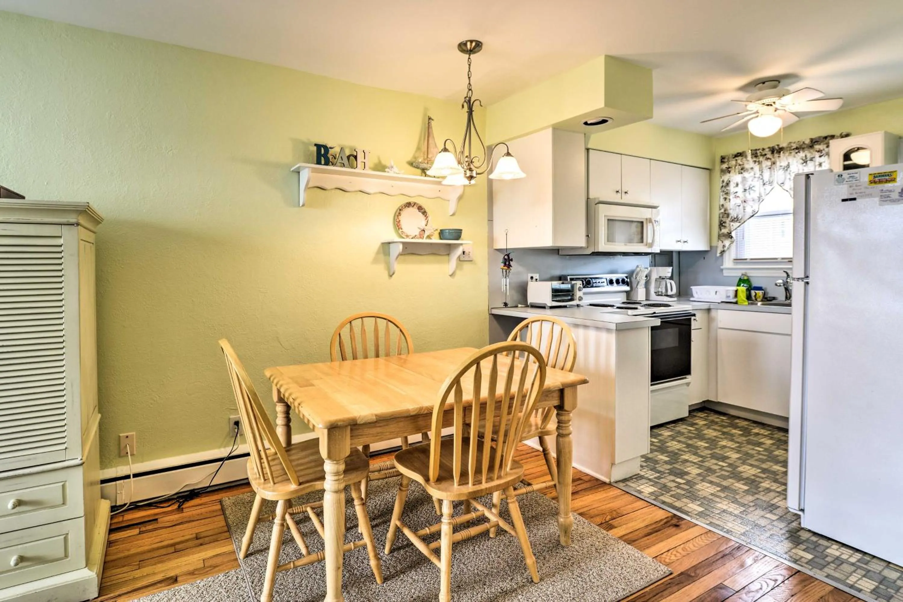 Wildwood Crest Condo 2 Blocks to Beach!