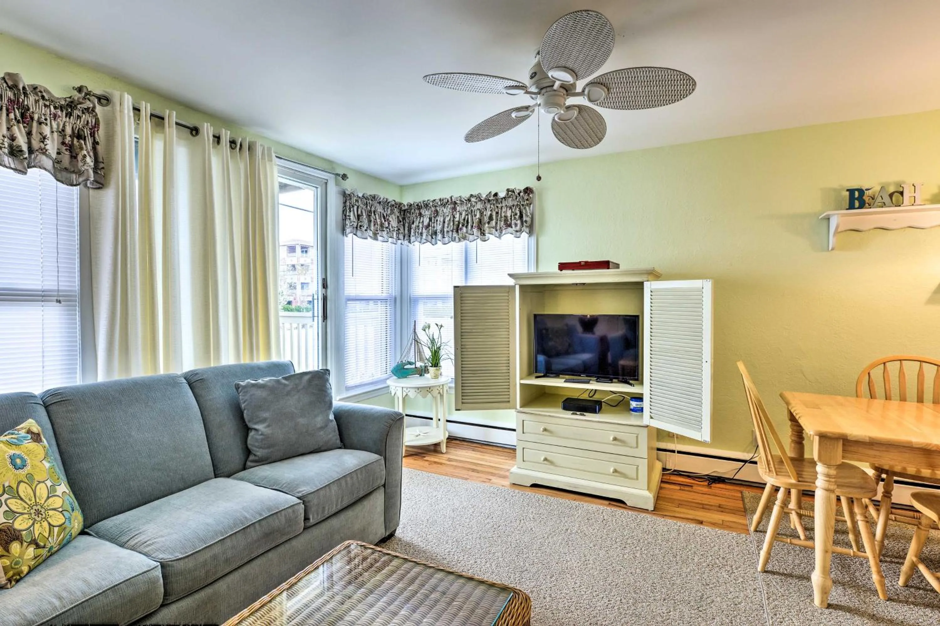 Wildwood Crest Condo 2 Blocks to Beach!