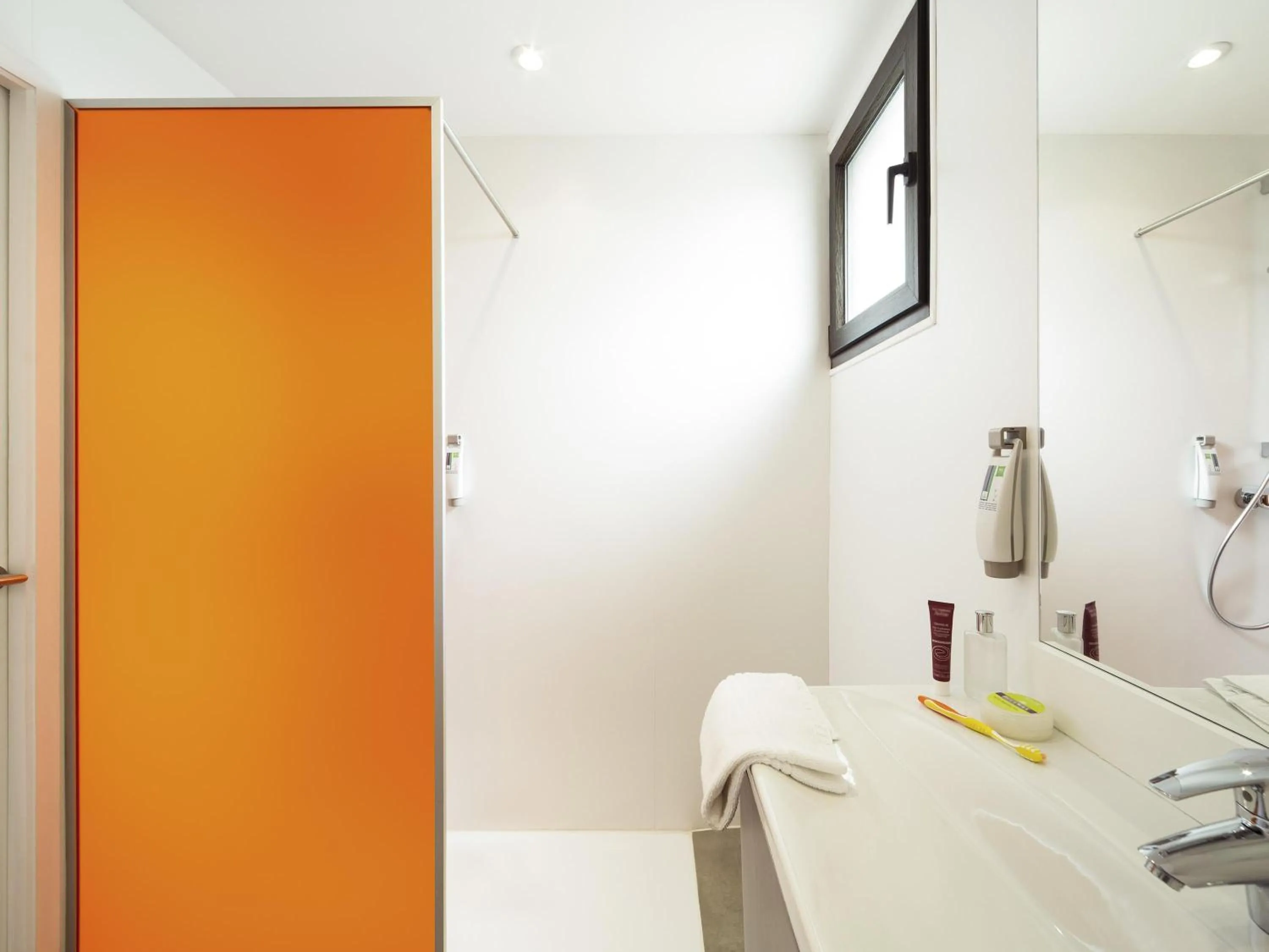 Bedroom in ibis Styles Niort Poitou Charentes