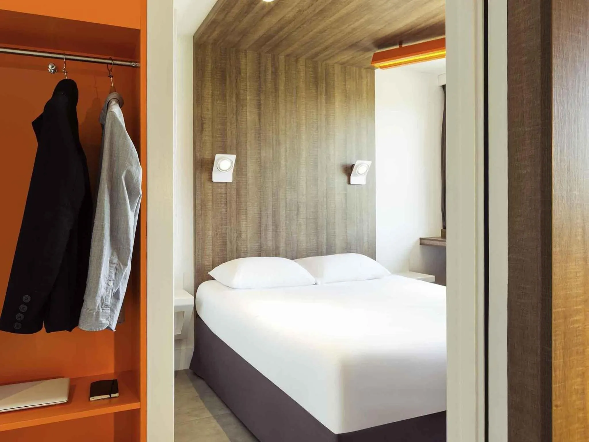 Bedroom, Bed in ibis Styles Niort Poitou Charentes