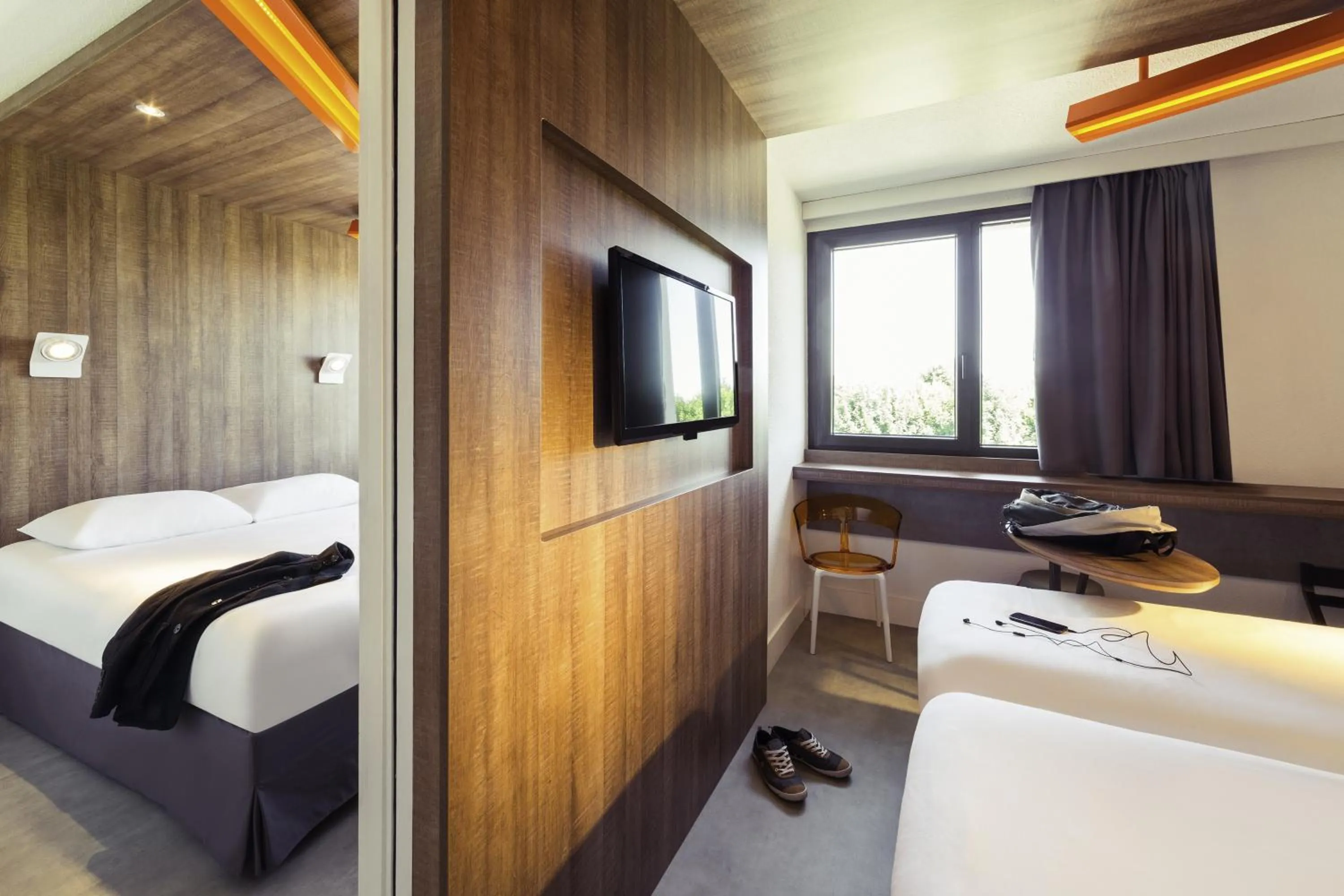 Bedroom, Bed in ibis Styles Niort Poitou Charentes