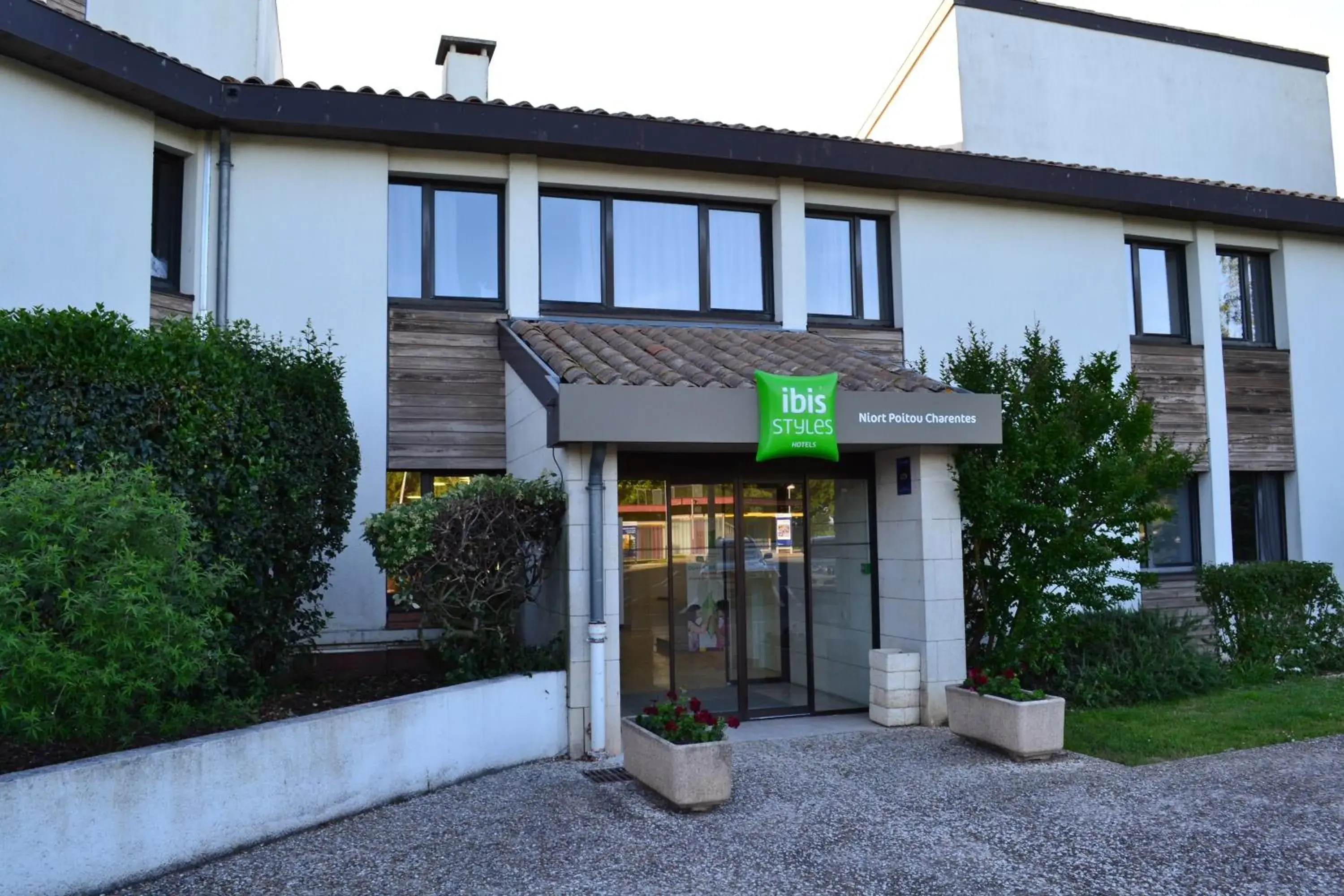 Facade/entrance in ibis Styles Niort Poitou Charentes Facade/entrance in ibis Styles Niort Poitou Charentes