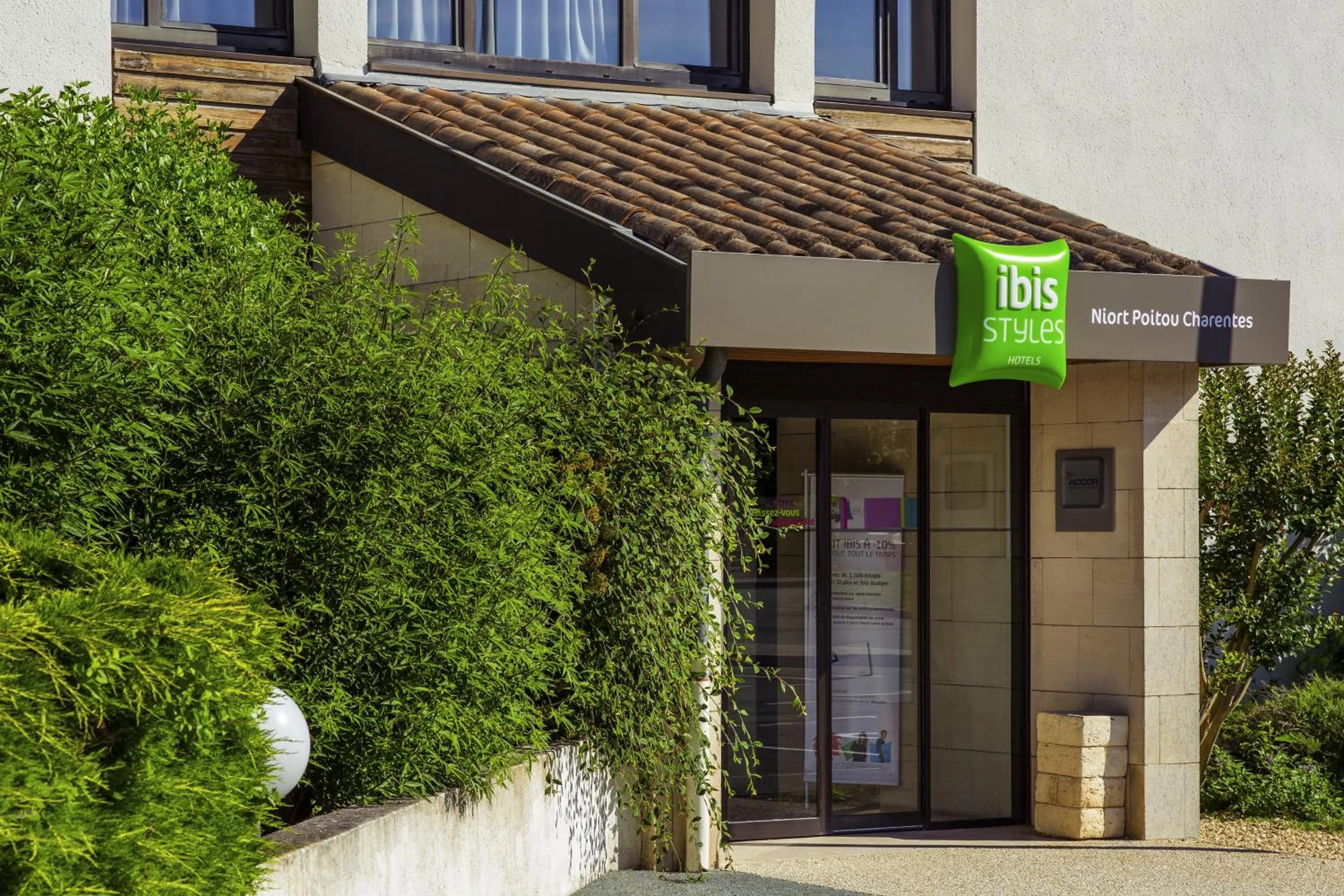 Facade/entrance in ibis Styles Niort Poitou Charentes