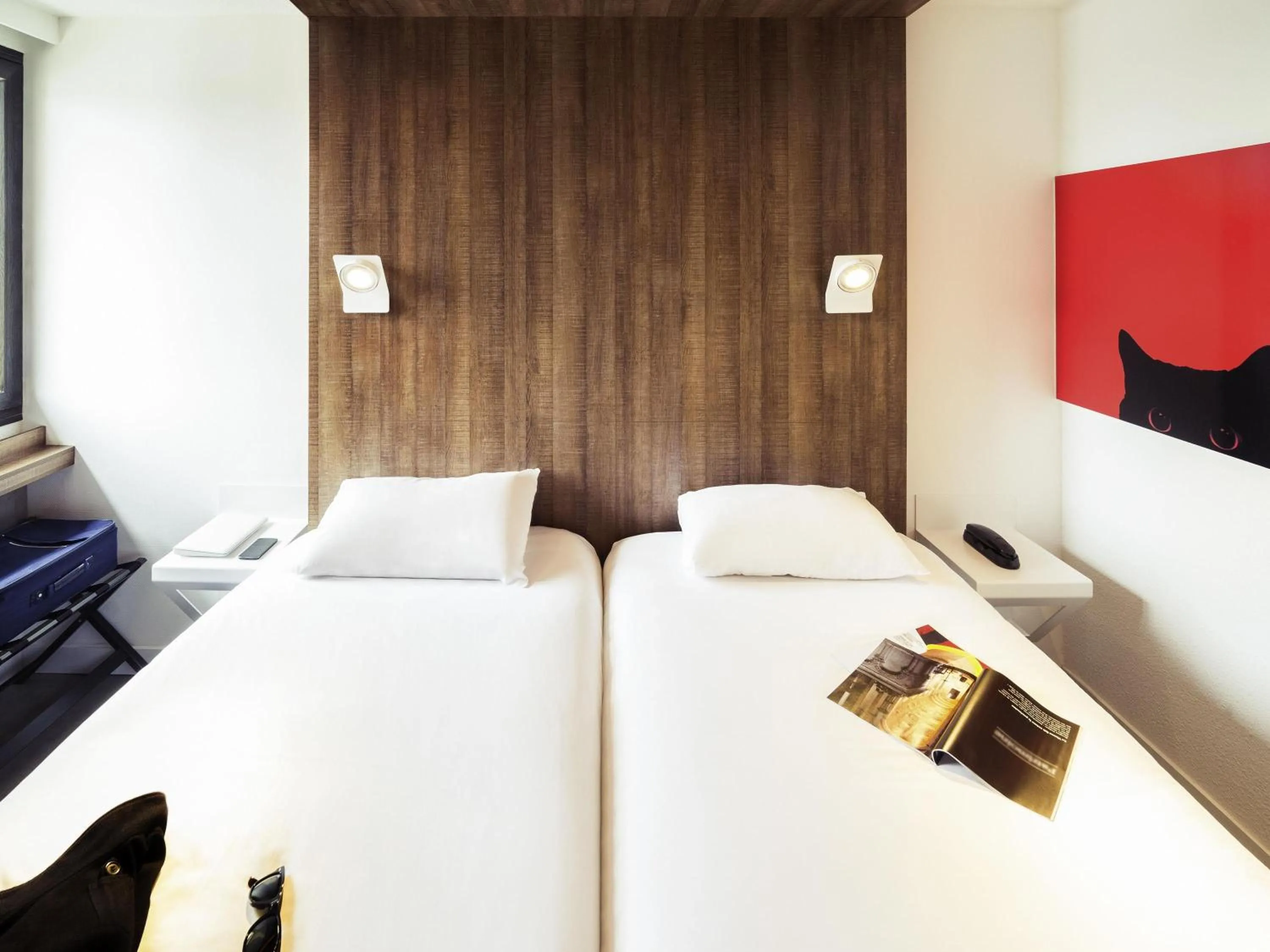 Bedroom, Bed in ibis Styles Niort Poitou Charentes