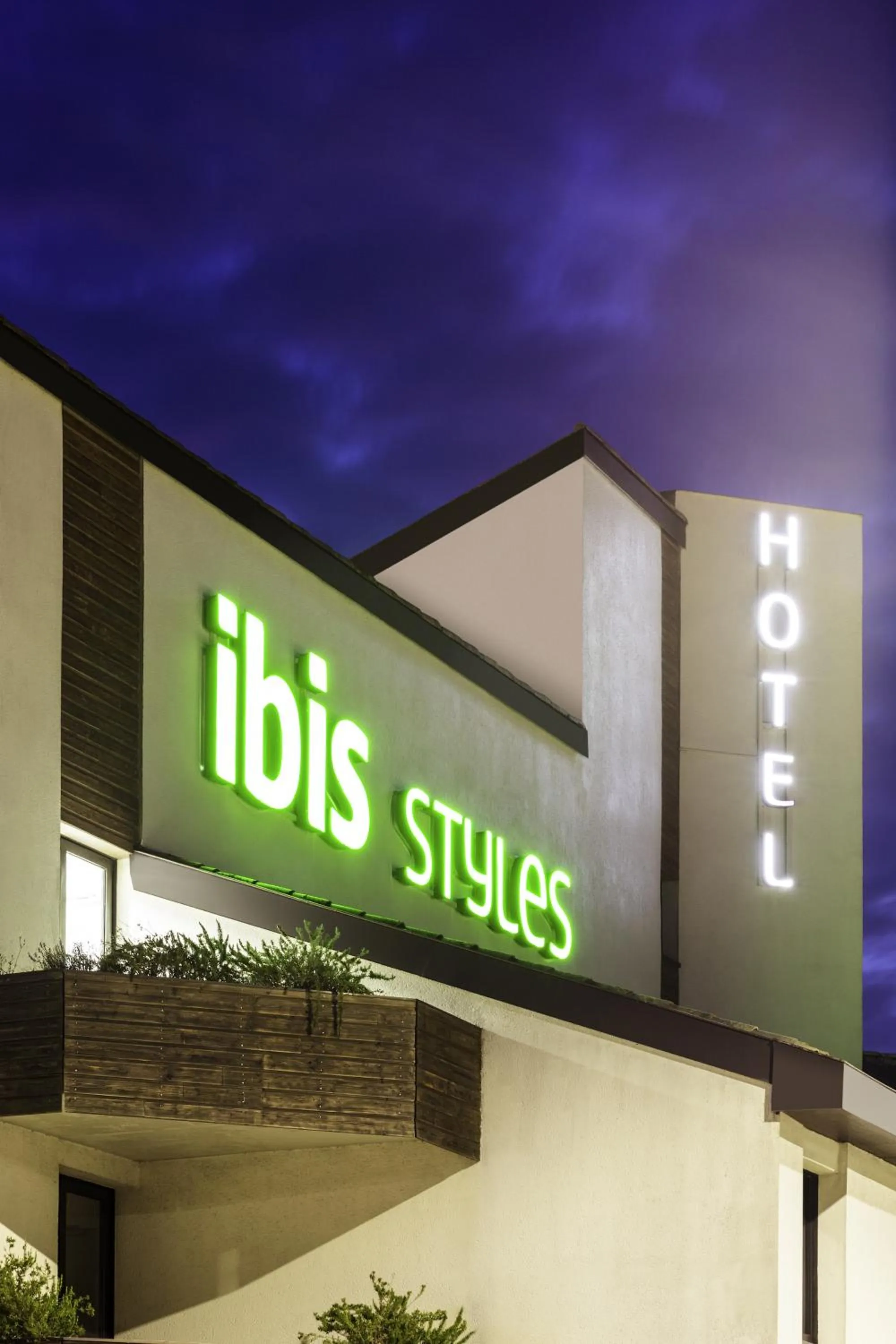 Facade/entrance in ibis Styles Niort Poitou Charentes
