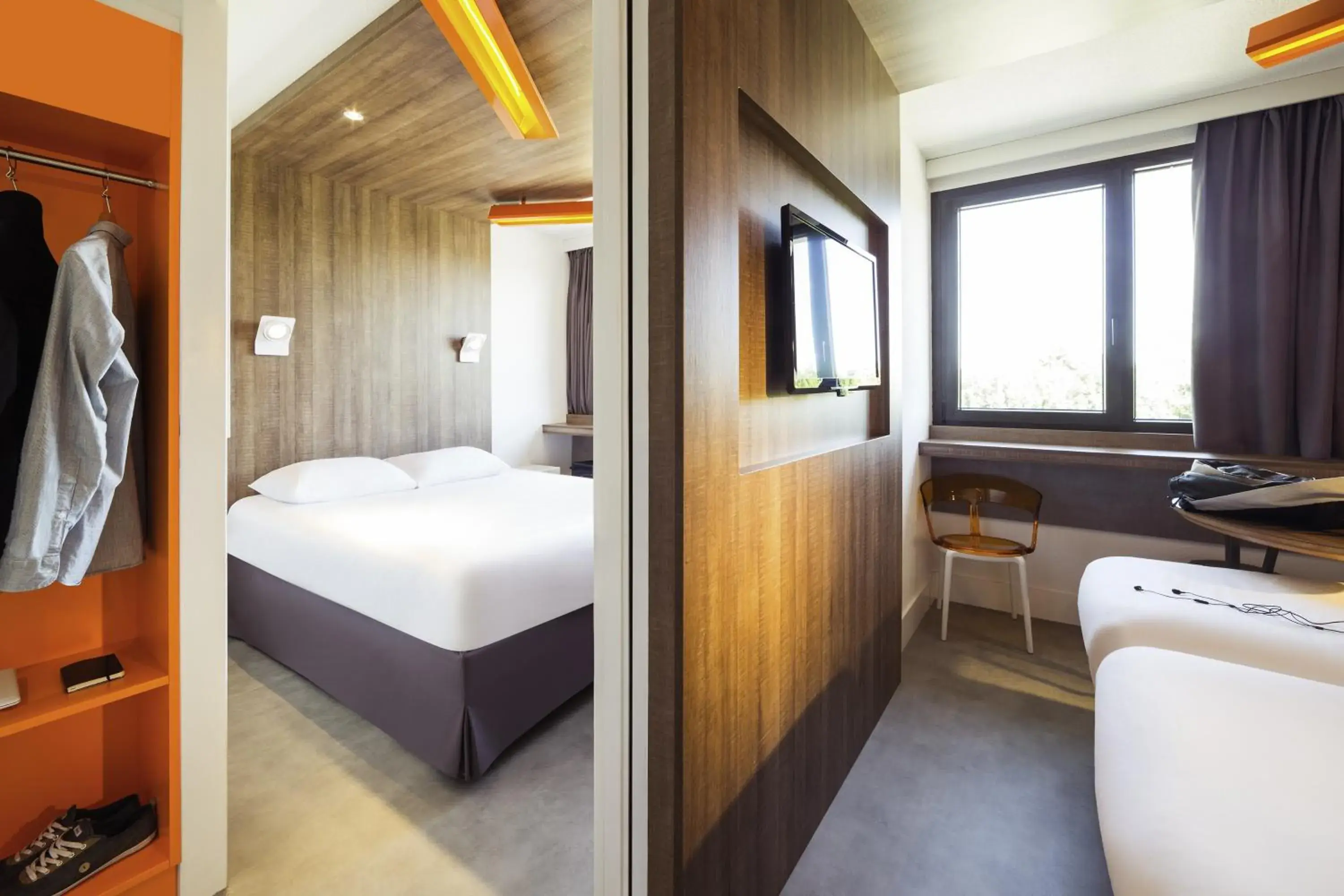 Bedroom, Bed in ibis Styles Niort Poitou Charentes Bedroom, Bed in ibis Styles Niort Poitou Charentes