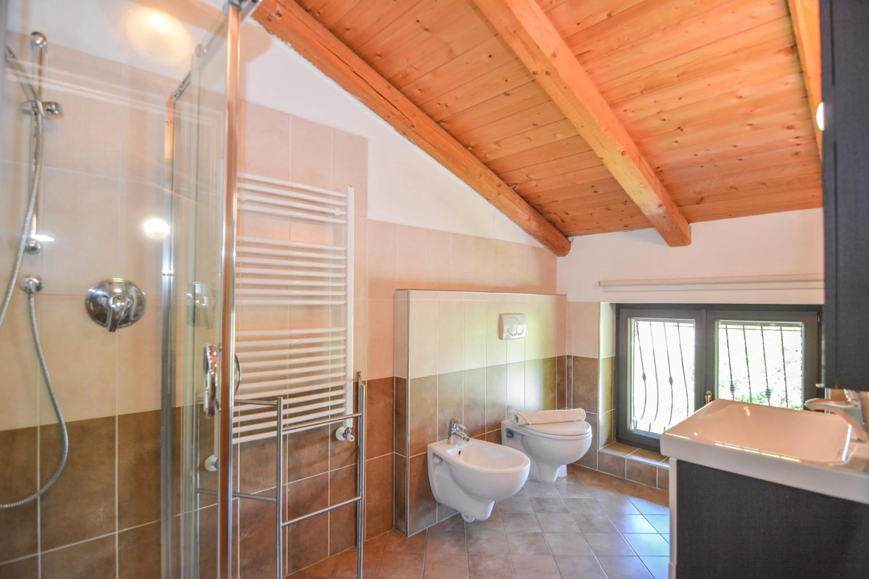 Bathroom in Agritur Airone Bed & Camping