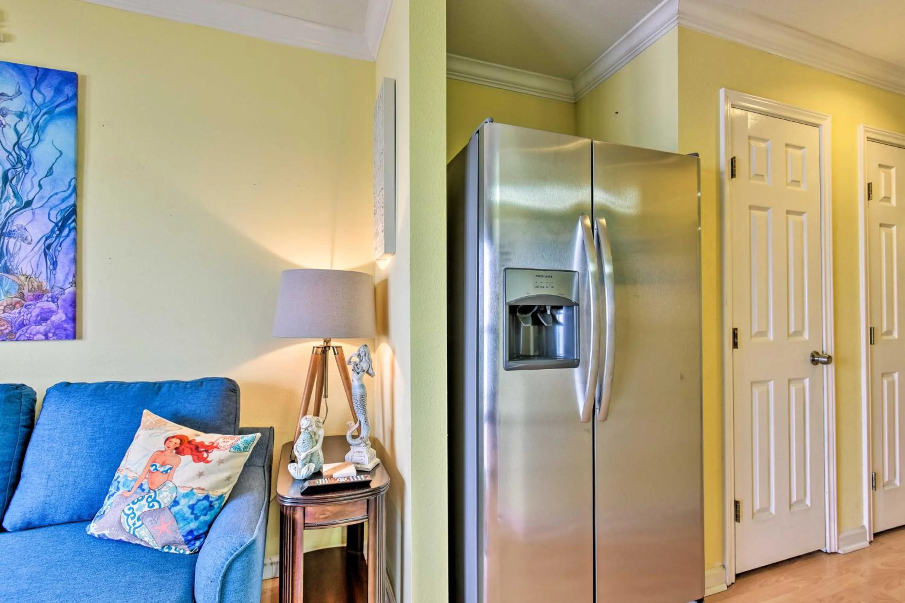 Corpus Christi Beachfront Condo with Pool Access!