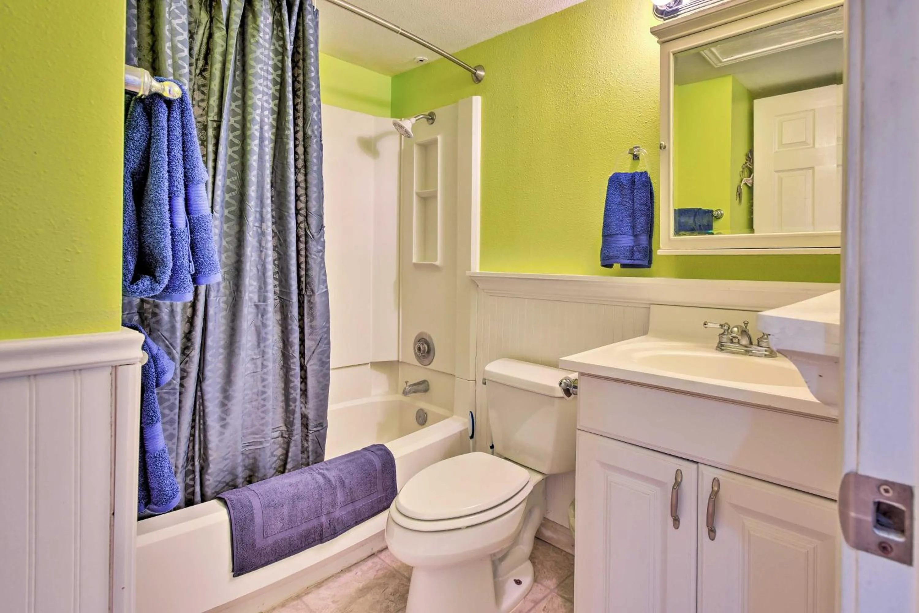 Corpus Christi Beachfront Condo with Pool Access!