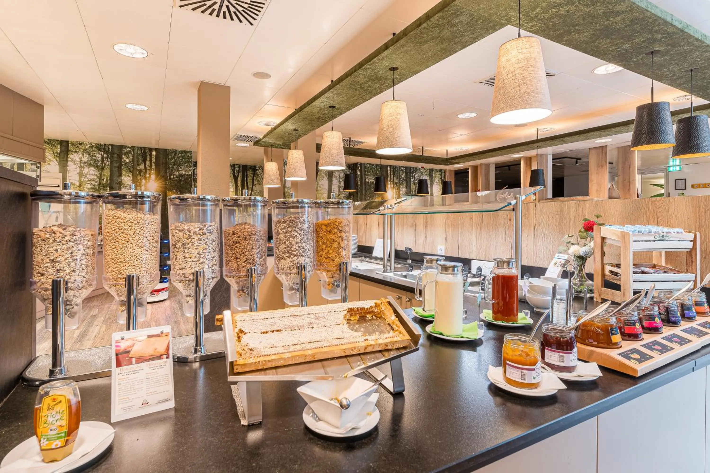 Buffet breakfast in Best Western Hotel München Airport