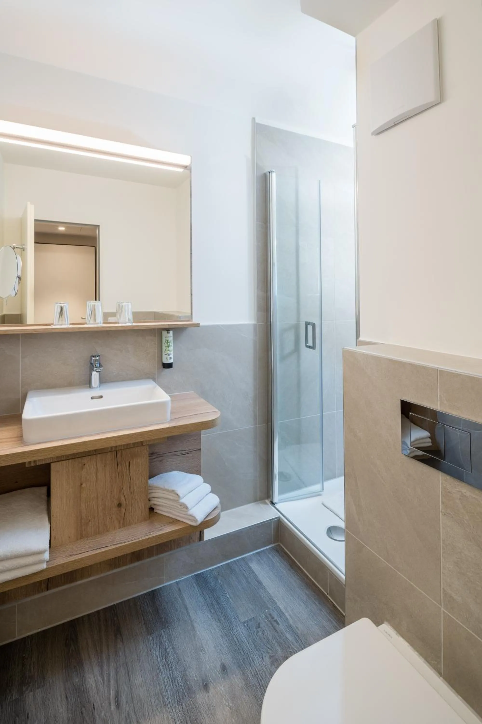 Bathroom in Best Western Hotel München Airport