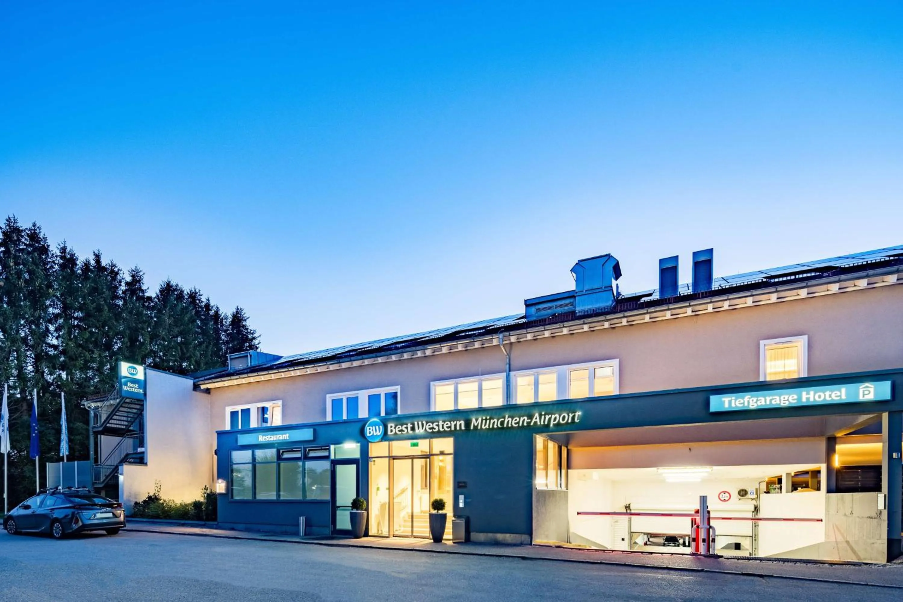 Property building in Best Western Hotel München Airport