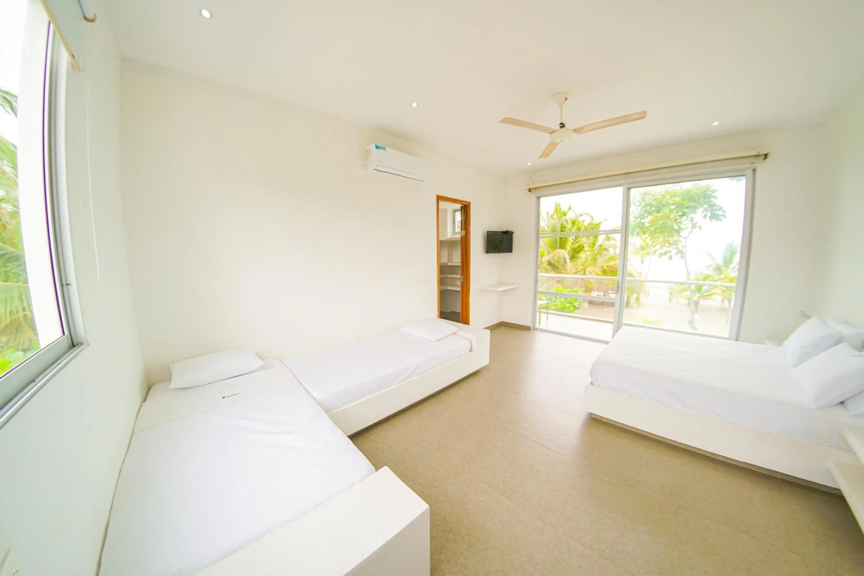 Photo of the whole room, Bed in Quinta del Mar La Joya