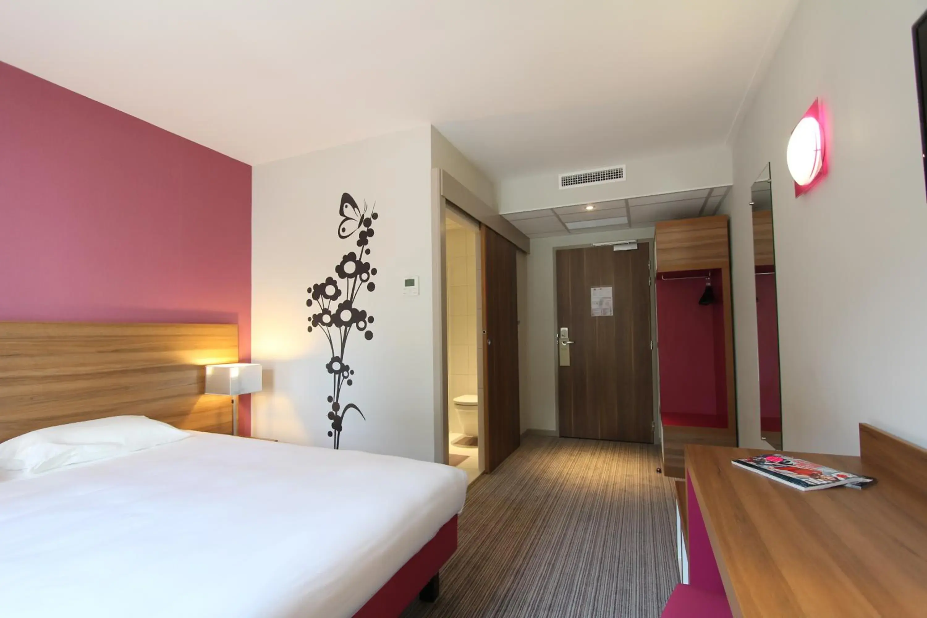 Photo of the whole room, Bed in ibis Styles Castres Photo of the whole room, Bed in ibis Styles Castres