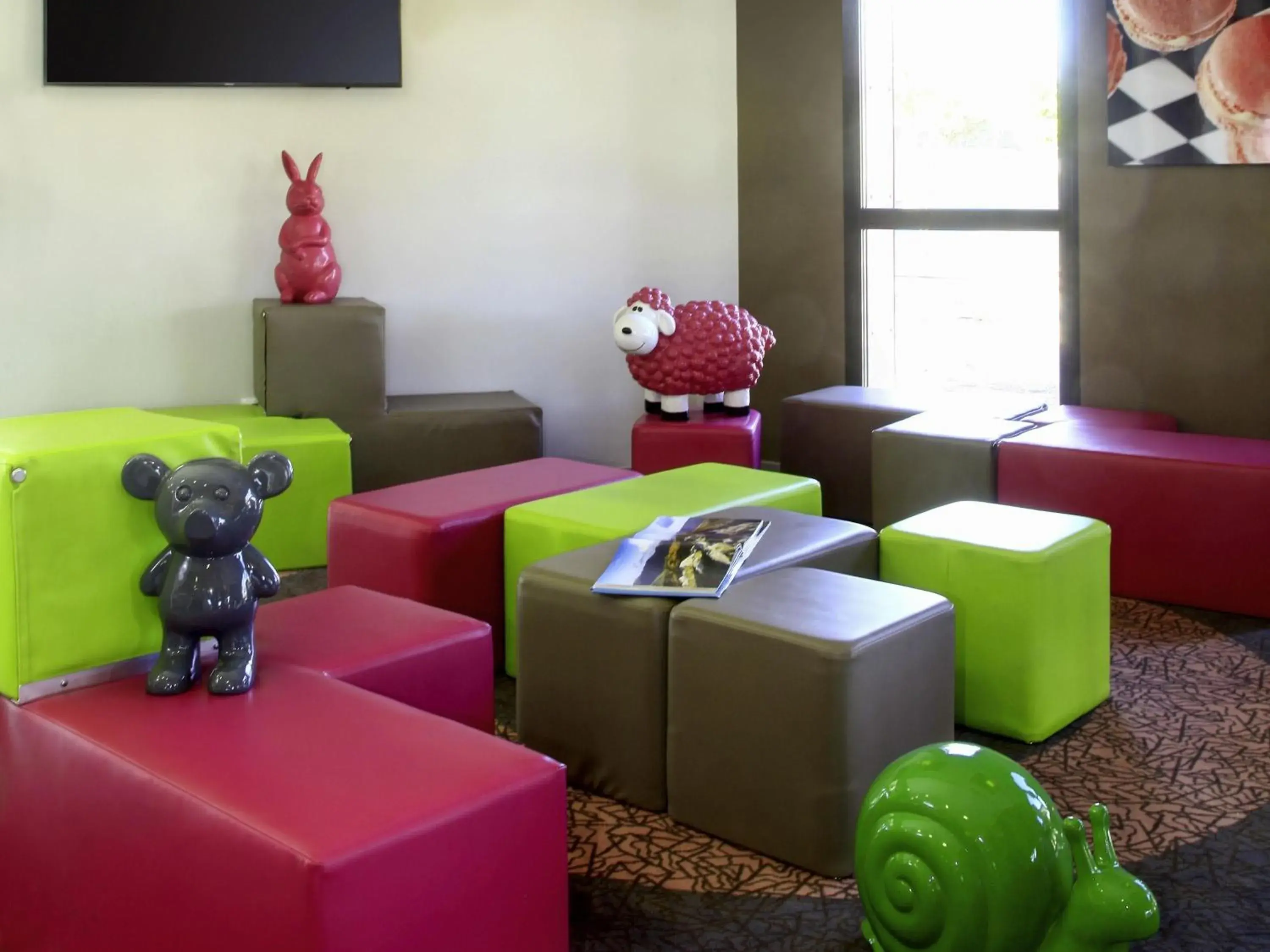 Lounge or bar in ibis Styles Castres Lounge or bar in ibis Styles Castres