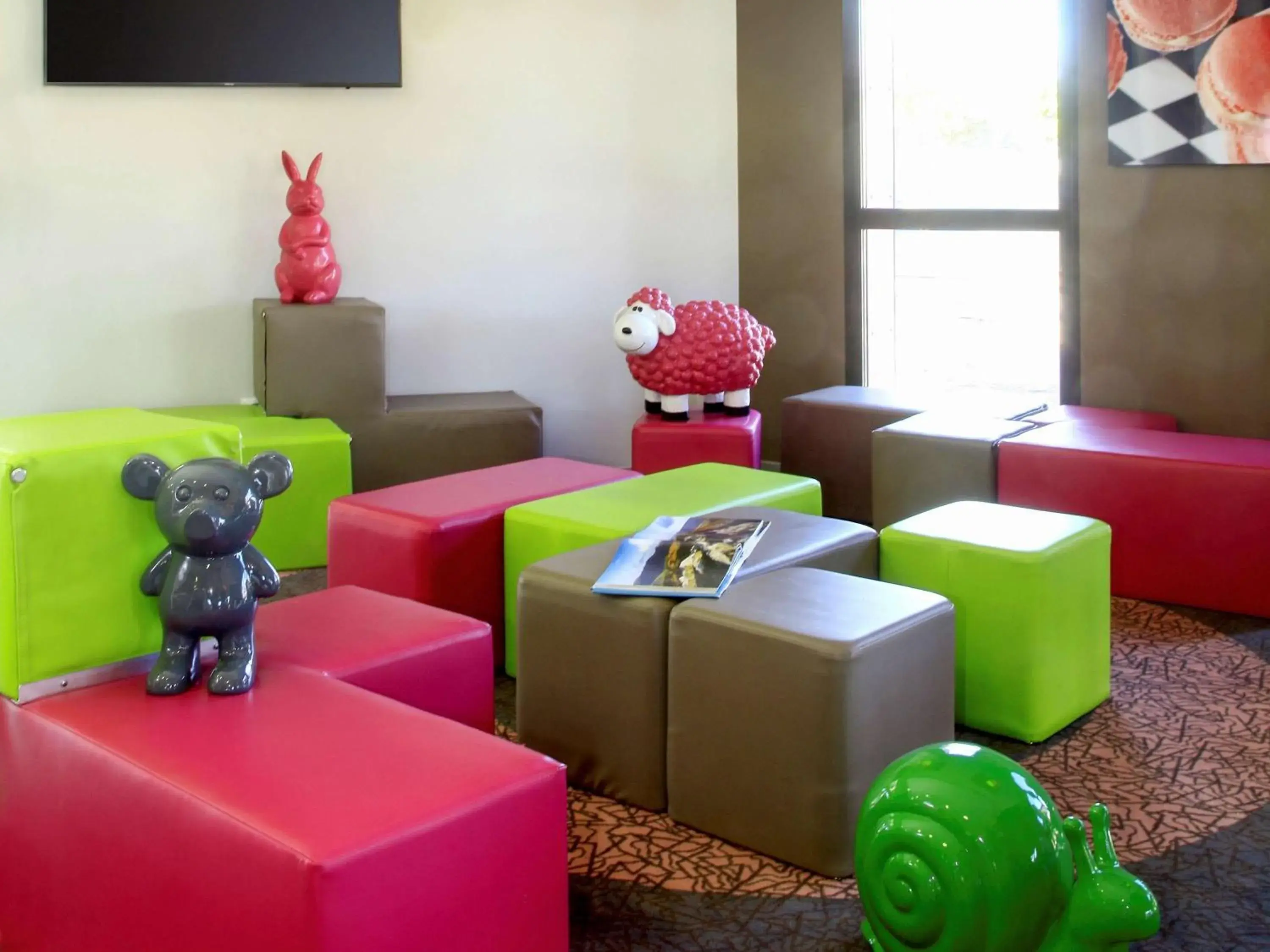 Lounge or bar in ibis Styles Castres Lounge or bar in ibis Styles Castres