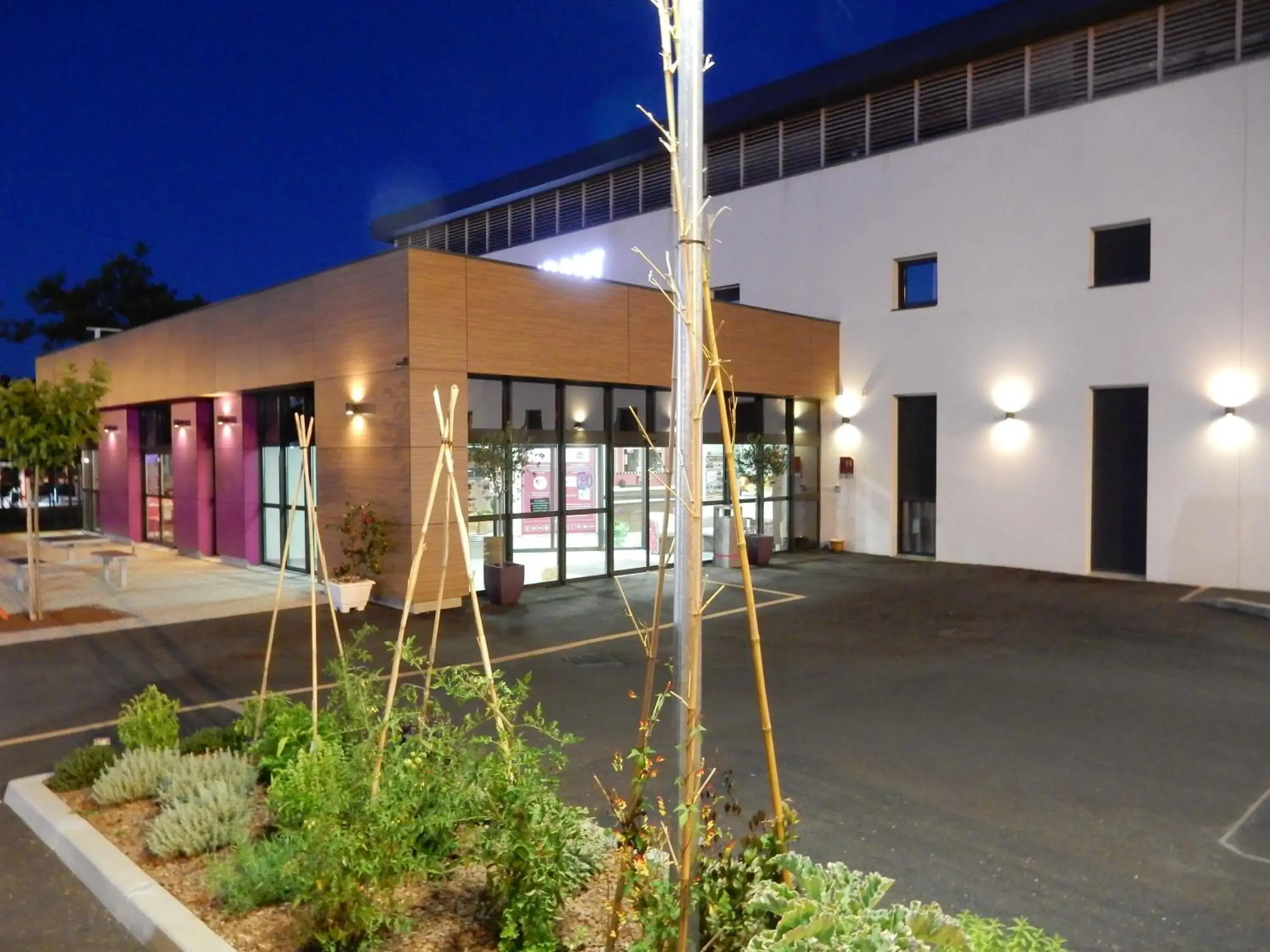Facade/entrance in ibis Styles Castres Facade/entrance in ibis Styles Castres