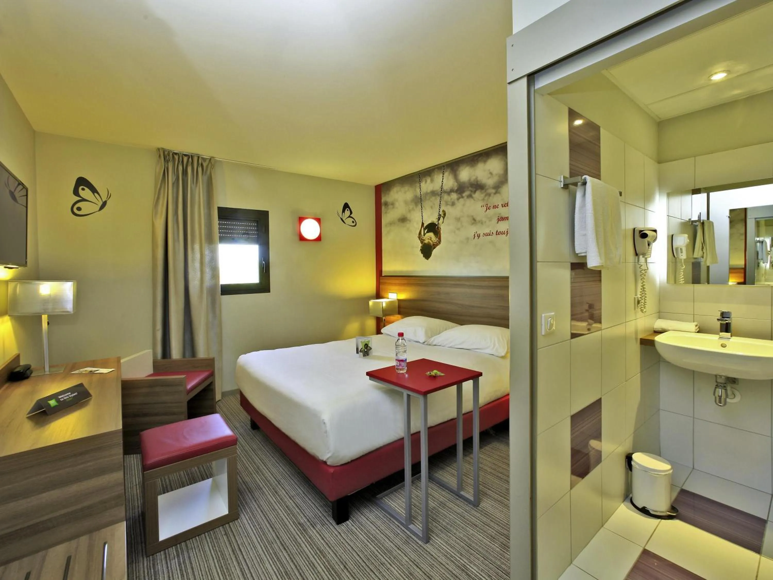 Bedroom, Bed in ibis Styles Castres