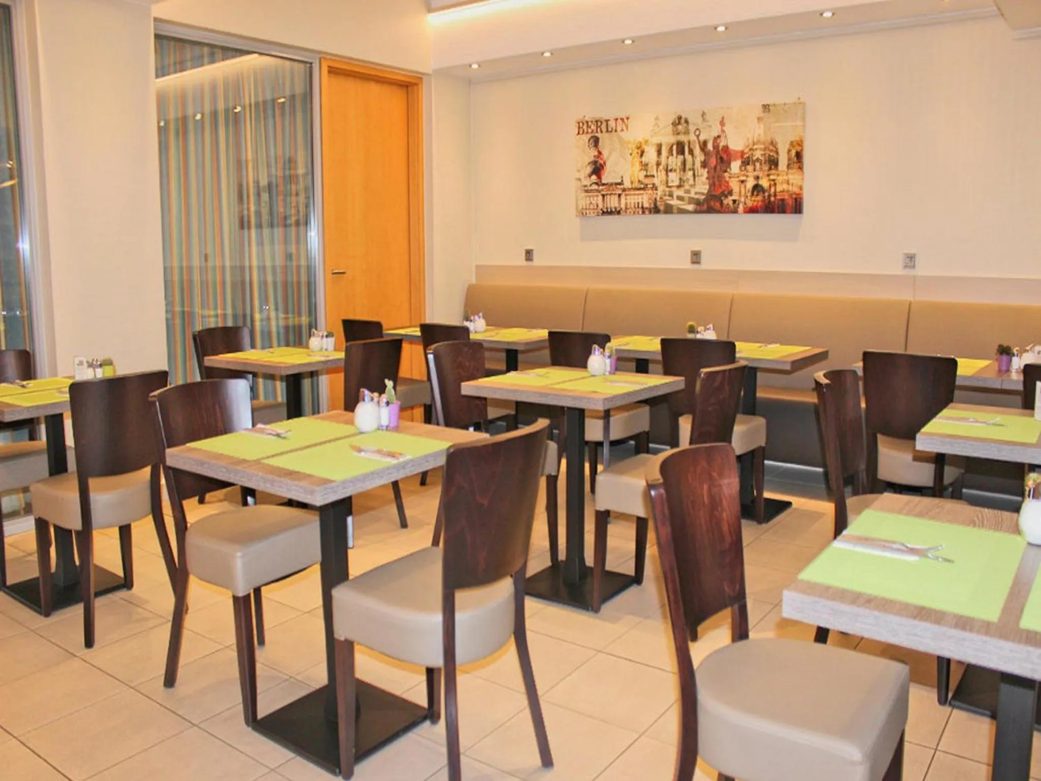 Dining area in Best Western Hotel Kantstrasse Berlin