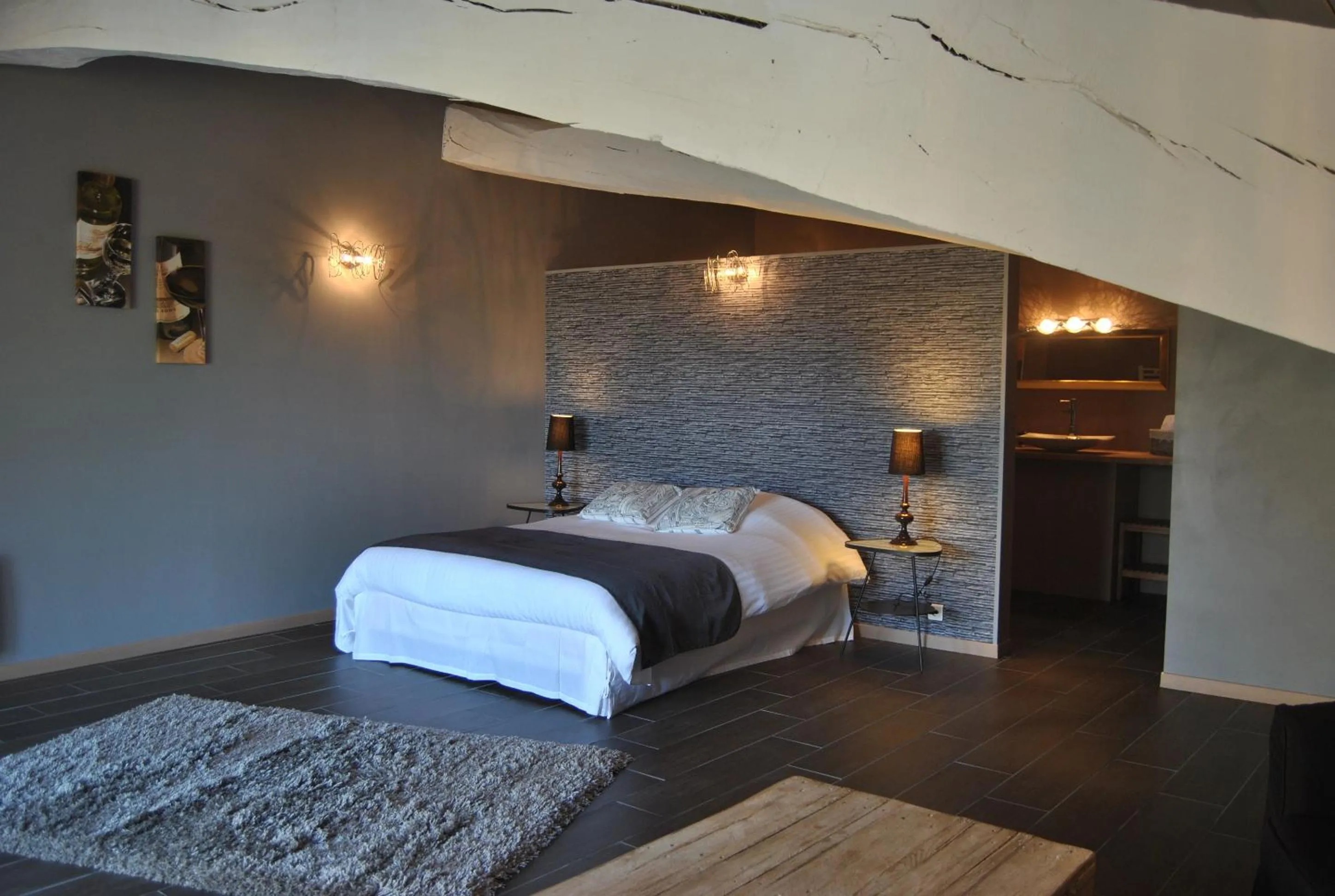 Photo of the whole room, Bed in La Grange de La Dupuise