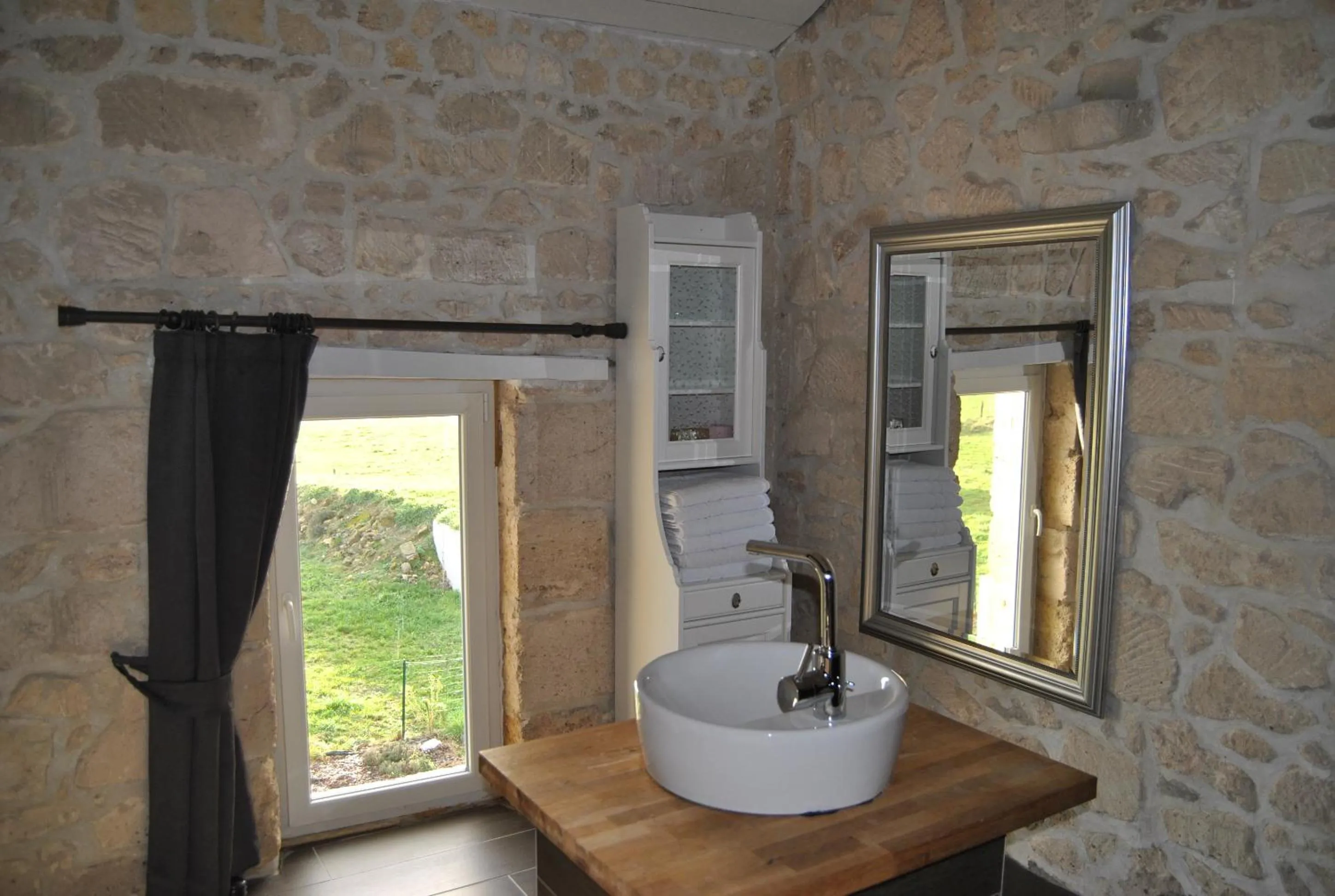 Bathroom in La Grange de La Dupuise