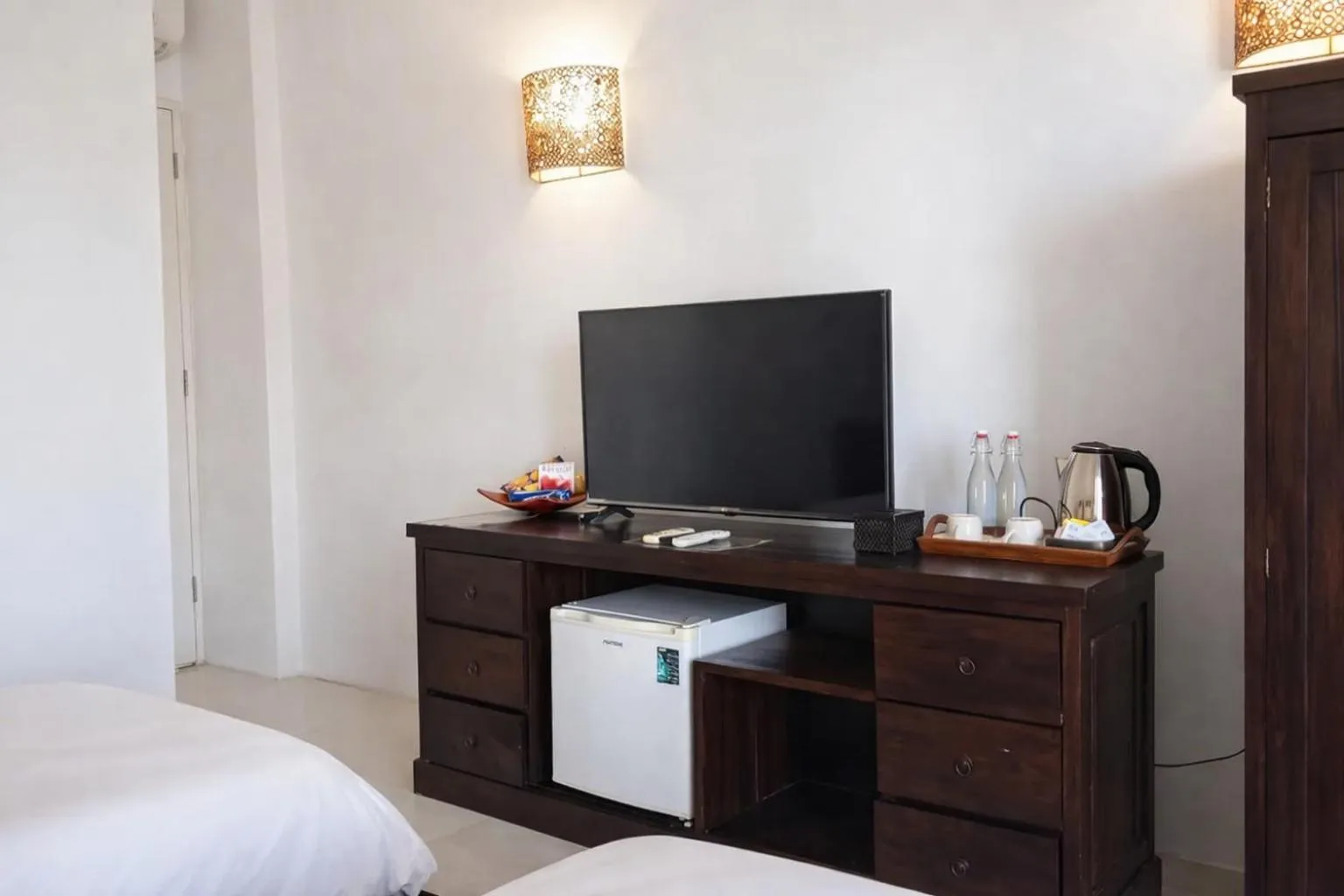 Communal lounge/ TV room, Bed in Lumiere Hotel Gili Trawangan