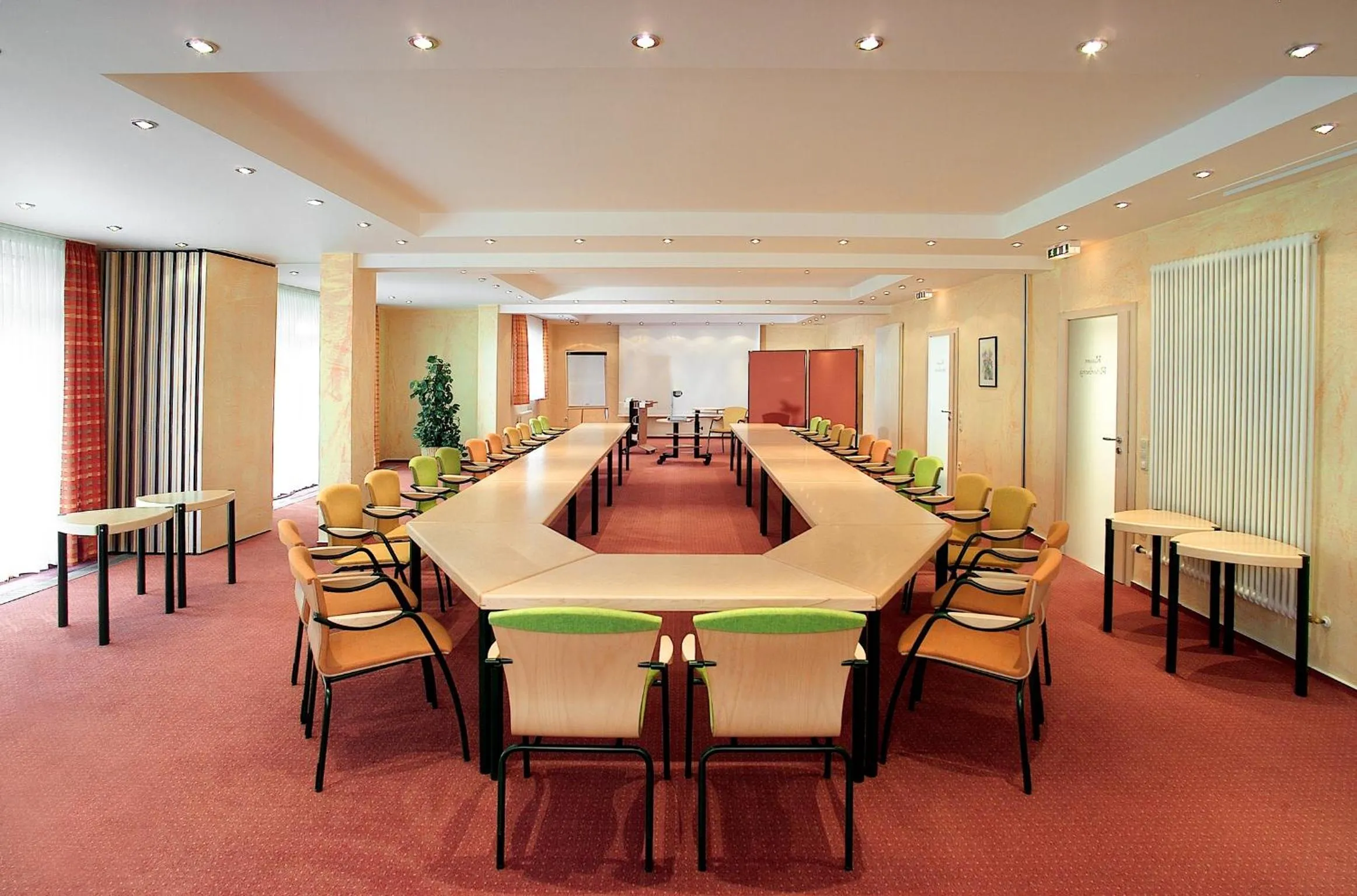 Meeting/conference room in Land-gut-Hotel Zum alten Forsthaus - Aufladestation für Elektroautos