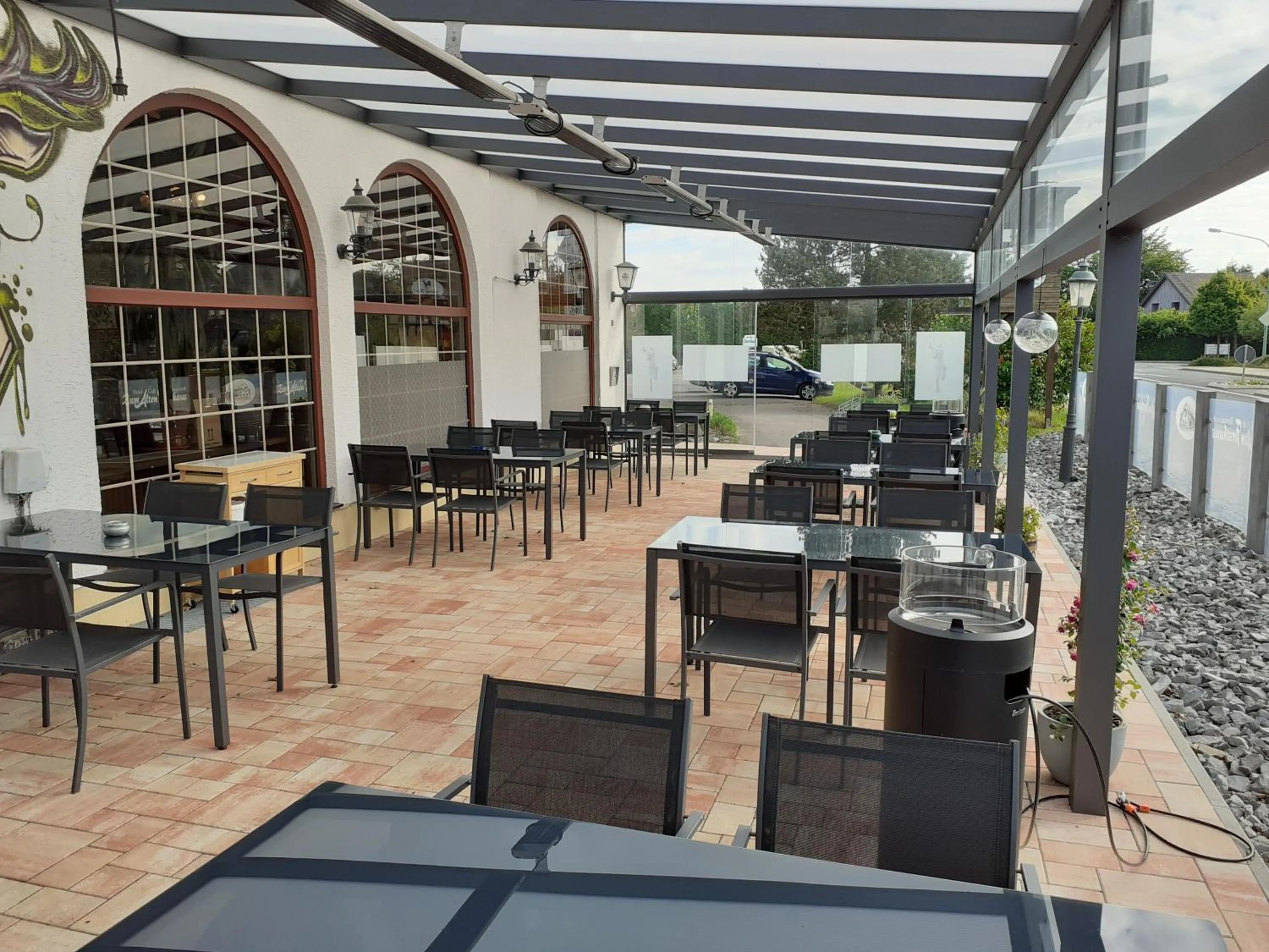 Property building in Land-gut-Hotel Zum alten Forsthaus - Aufladestation für Elektroautos