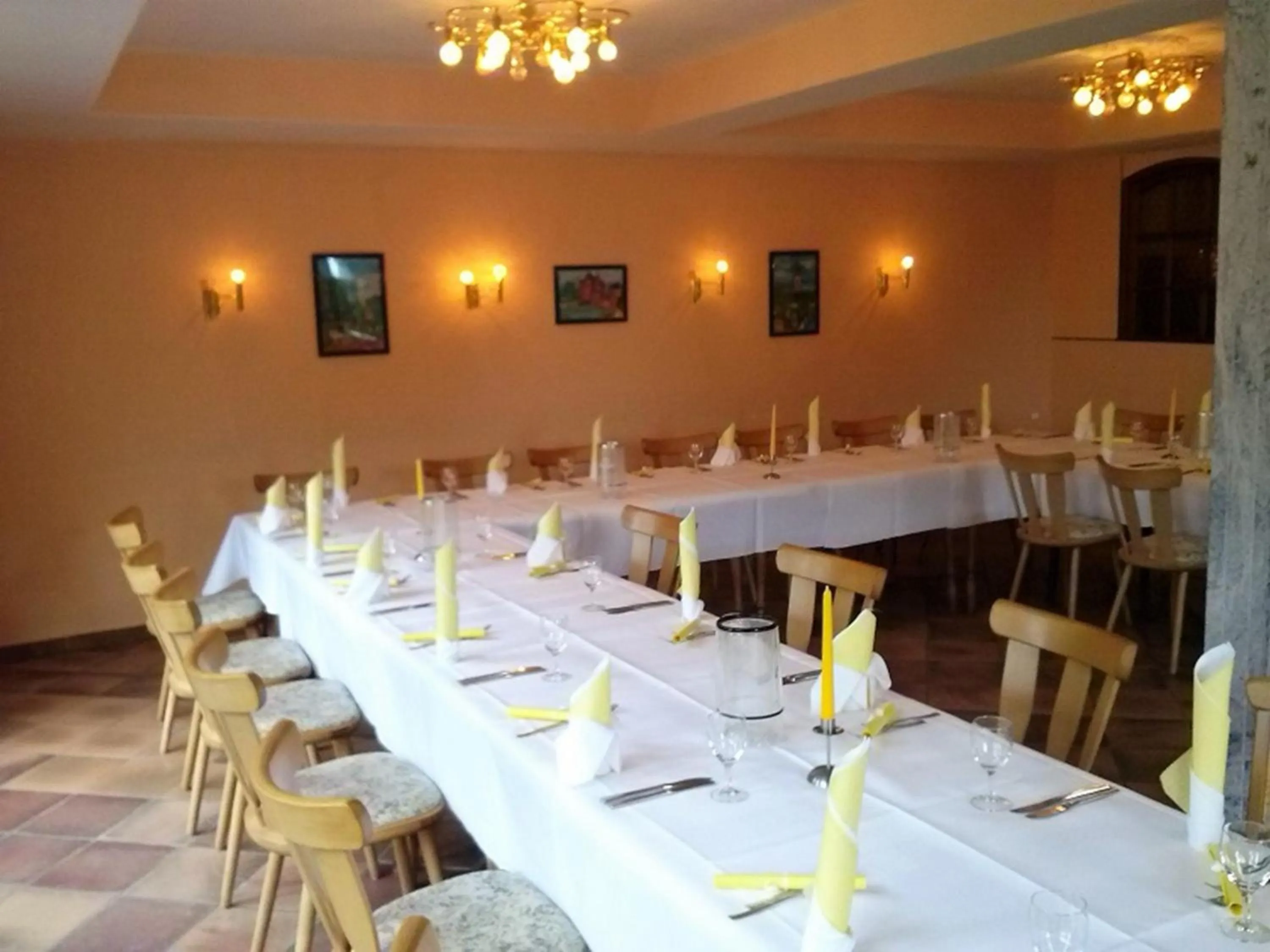 Banquet/Function facilities in Land-gut-Hotel Zum alten Forsthaus - Aufladestation für Elektroautos