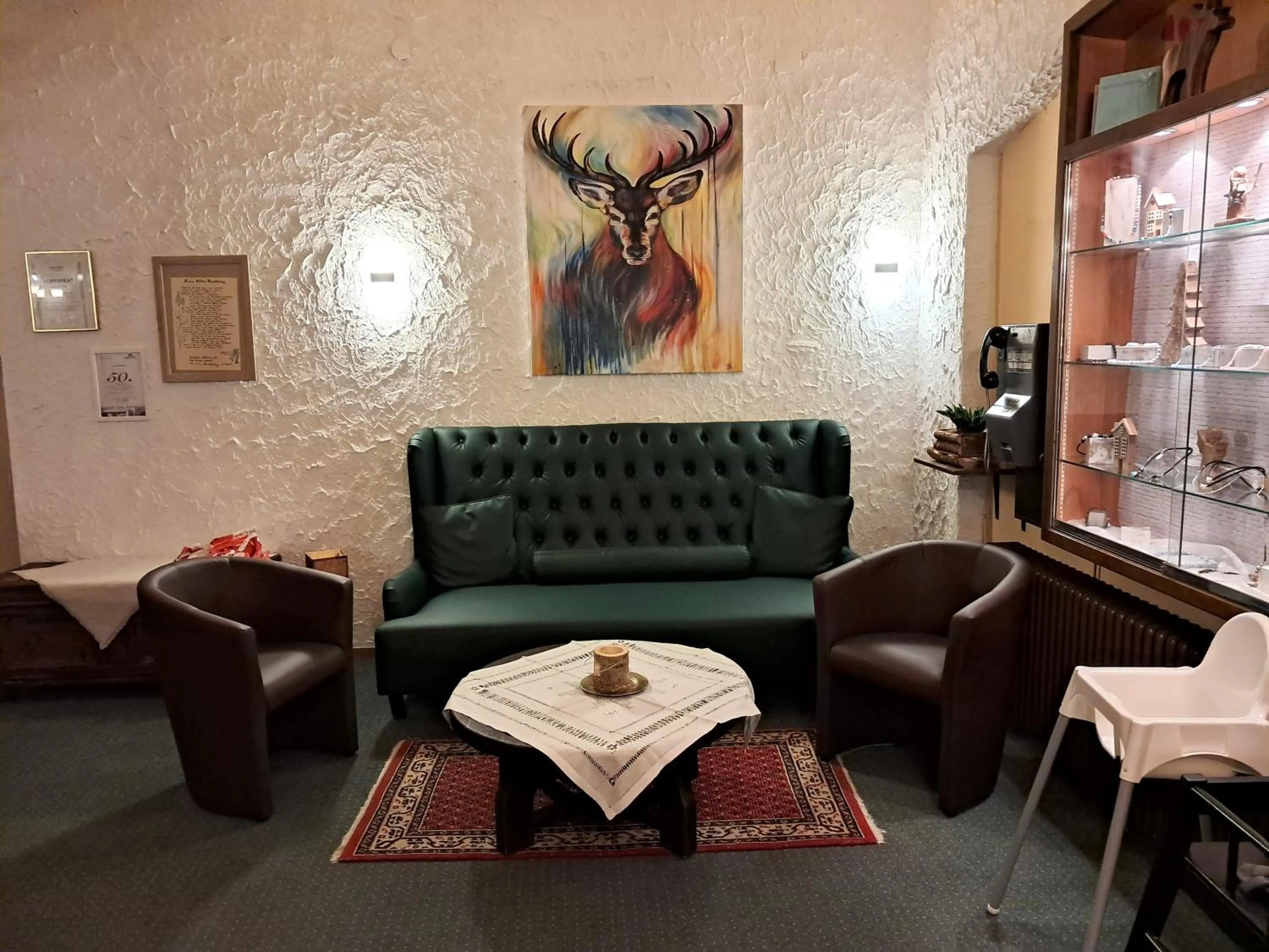 Lobby or reception in Land-gut-Hotel Zum alten Forsthaus - Aufladestation für Elektroautos