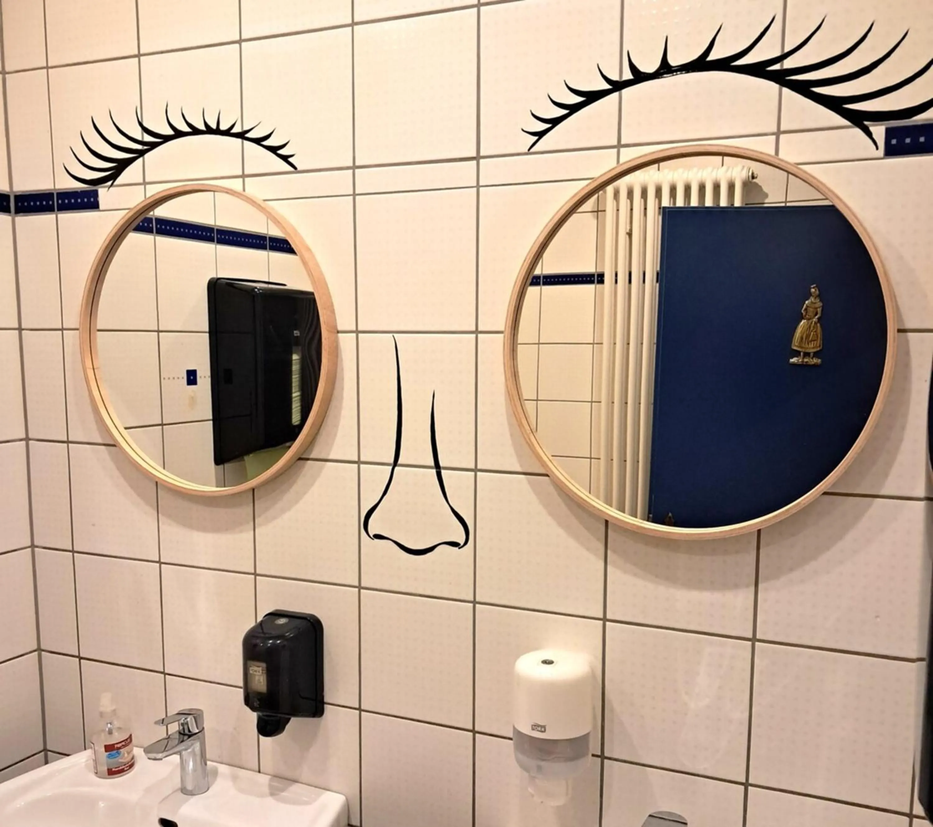 Decorative detail in Land-gut-Hotel Zum alten Forsthaus - Aufladestation für Elektroautos