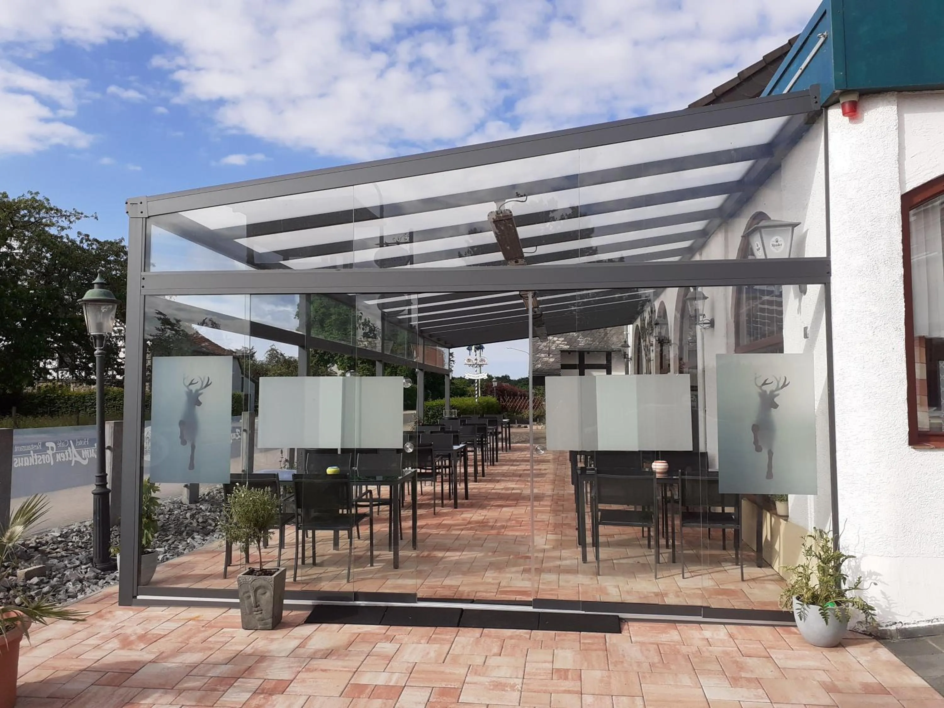 Property building in Land-gut-Hotel Zum alten Forsthaus - Aufladestation für Elektroautos