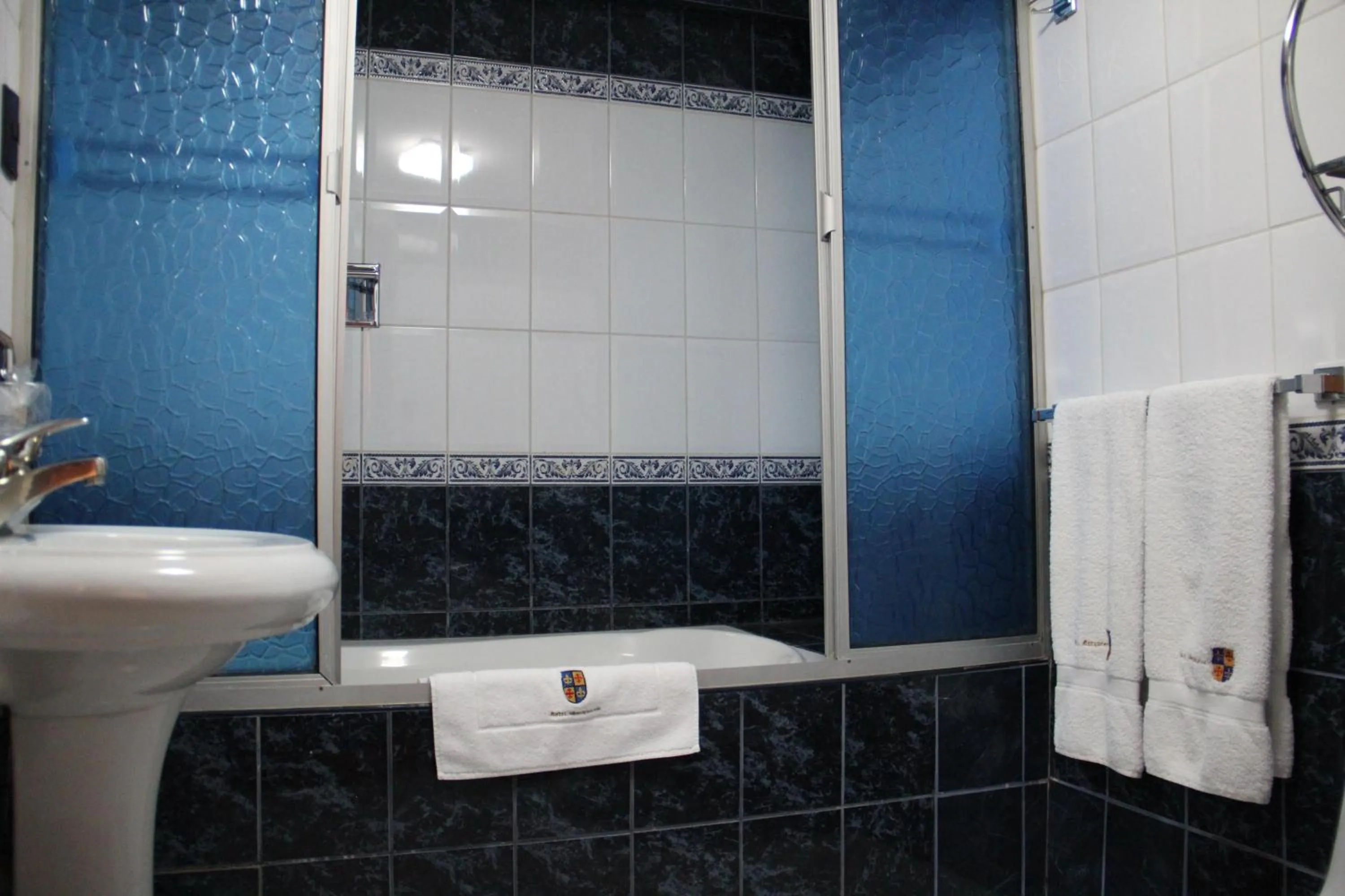 Bathroom in Hotel Marqueses