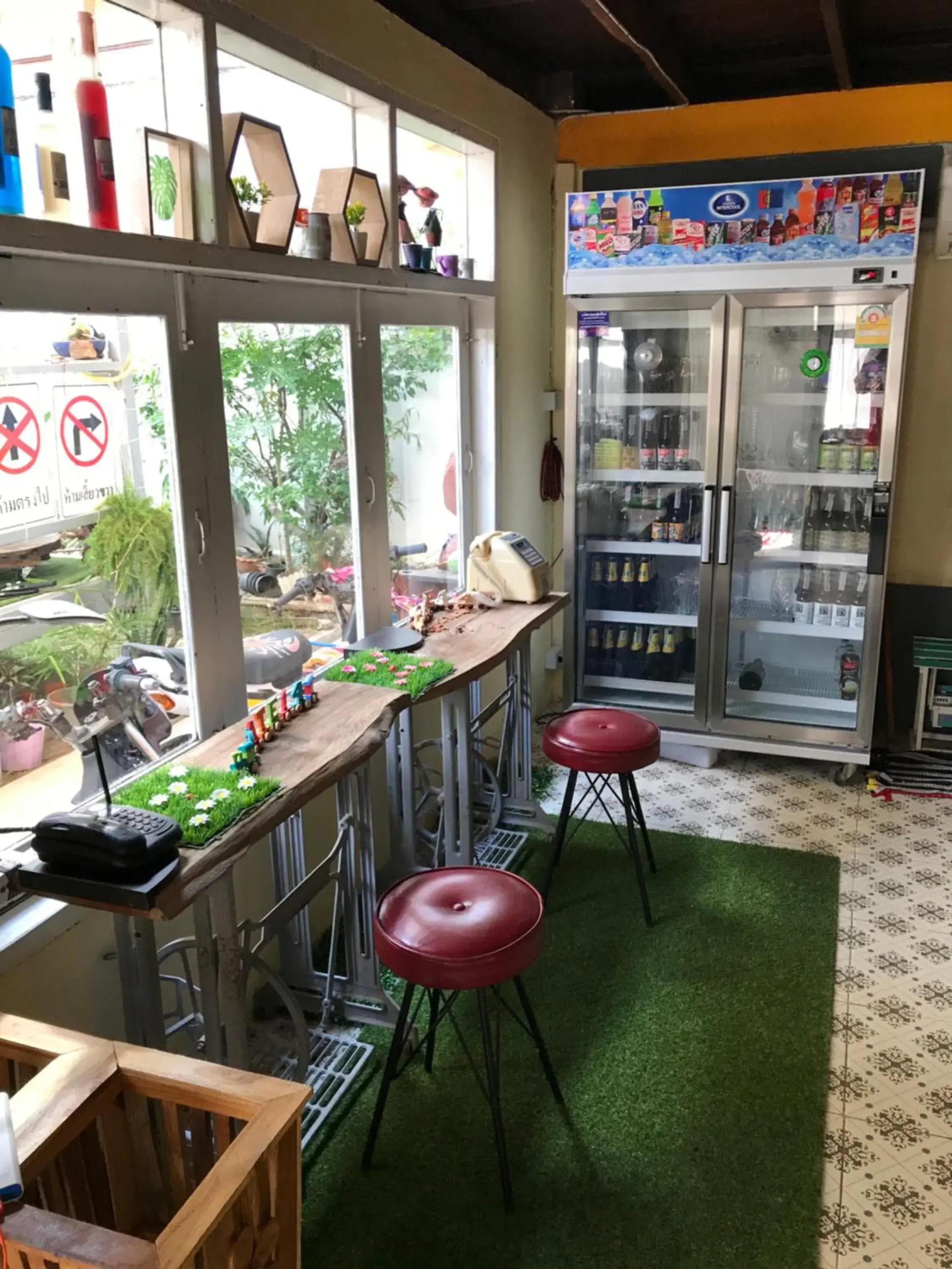 Restaurant/places to eat in GATE 14 Inn Restaurant/places to eat in GATE 14 Inn