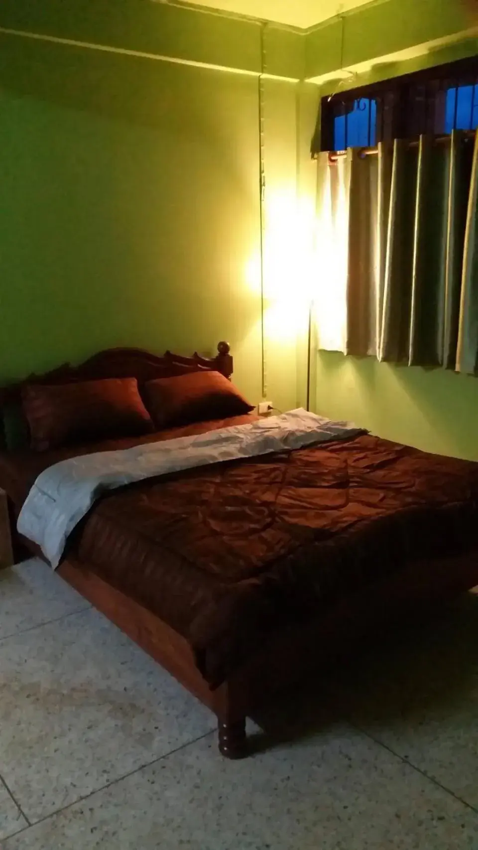 Restaurant/places to eat, Bed in GATE 14 Inn Restaurant/places to eat, Bed in GATE 14 Inn