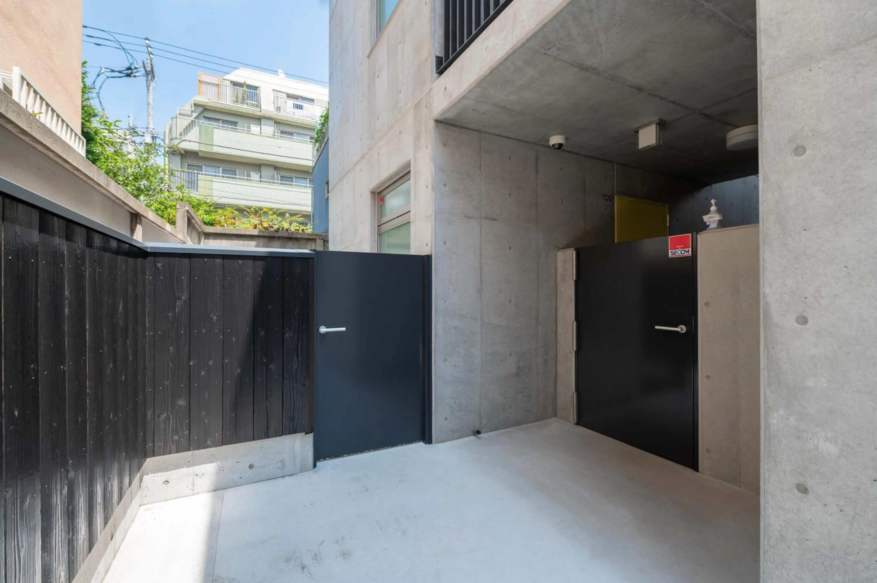 Facade/entrance in bmj Hyakunincho