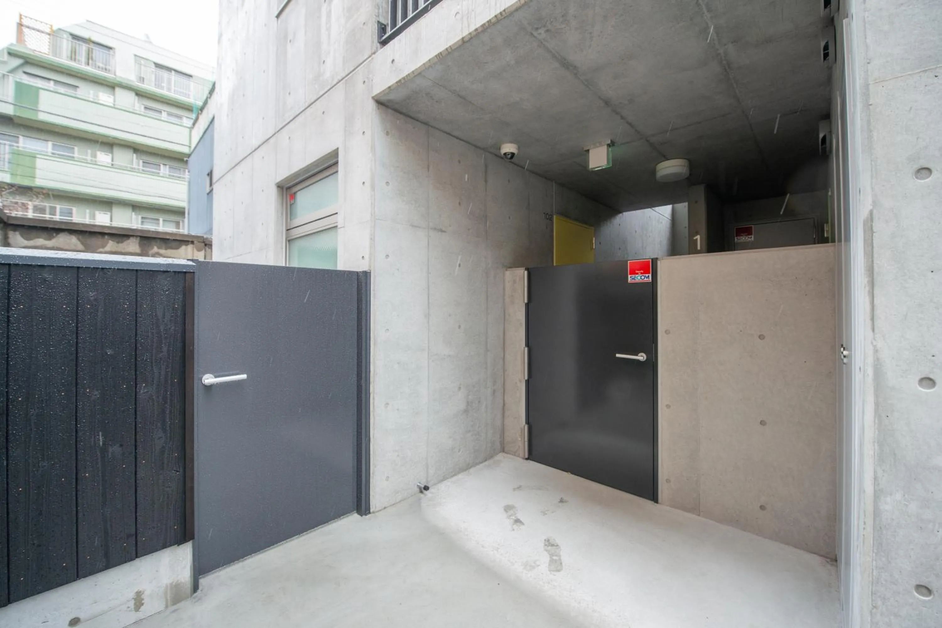 Facade/entrance in bmj Hyakunincho