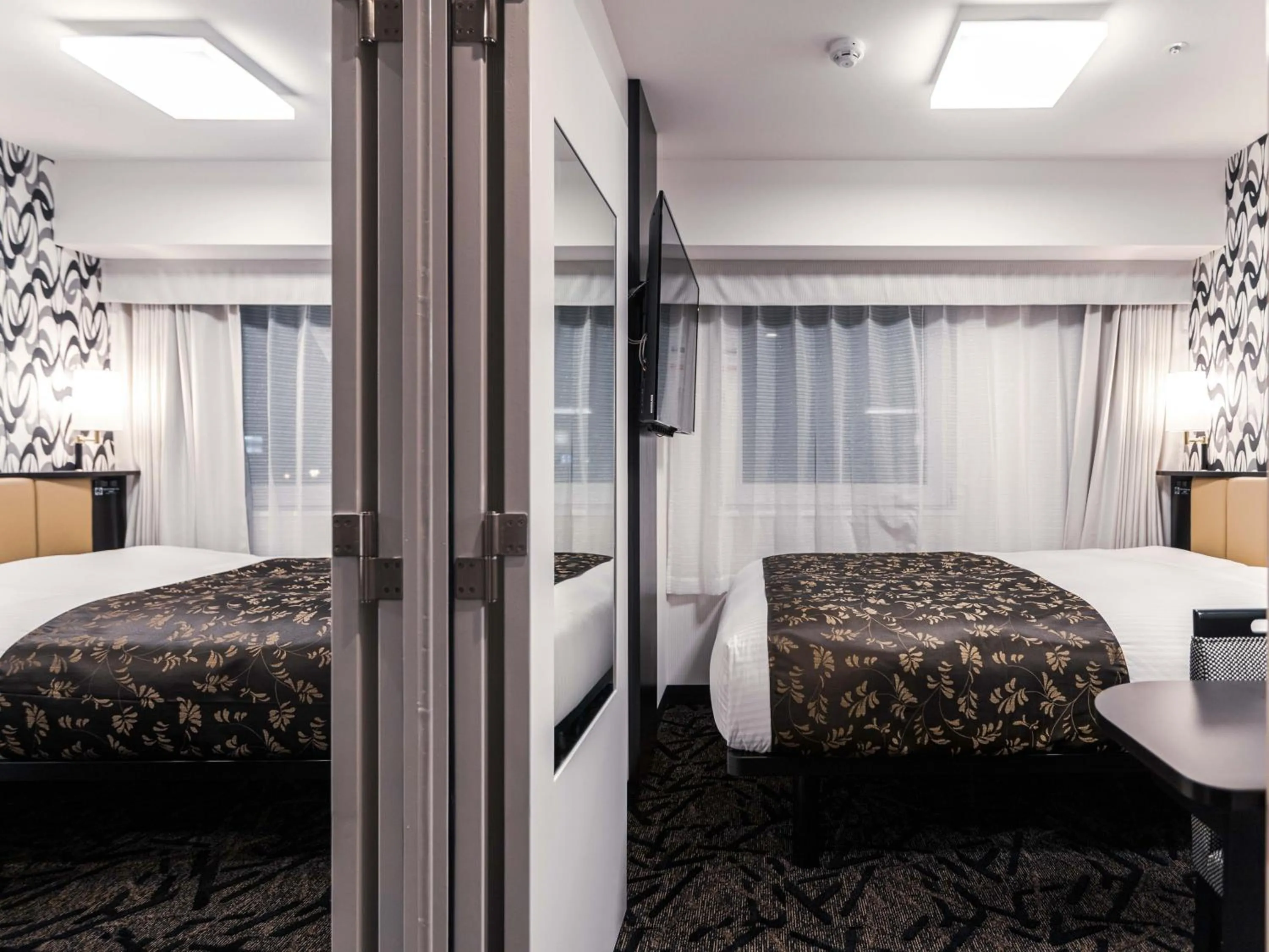 Photo of the whole room, Bed in APA Hotel Shin Osaka Ekimae