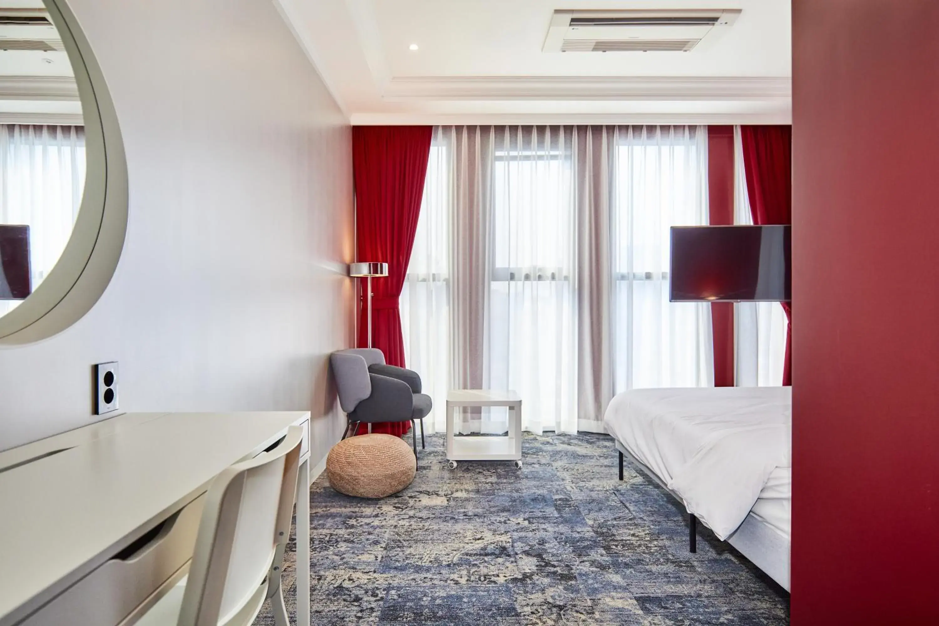 TV and multimedia, Bed in Hotel POCO Seongsu TV and multimedia, Bed in Hotel POCO Seongsu