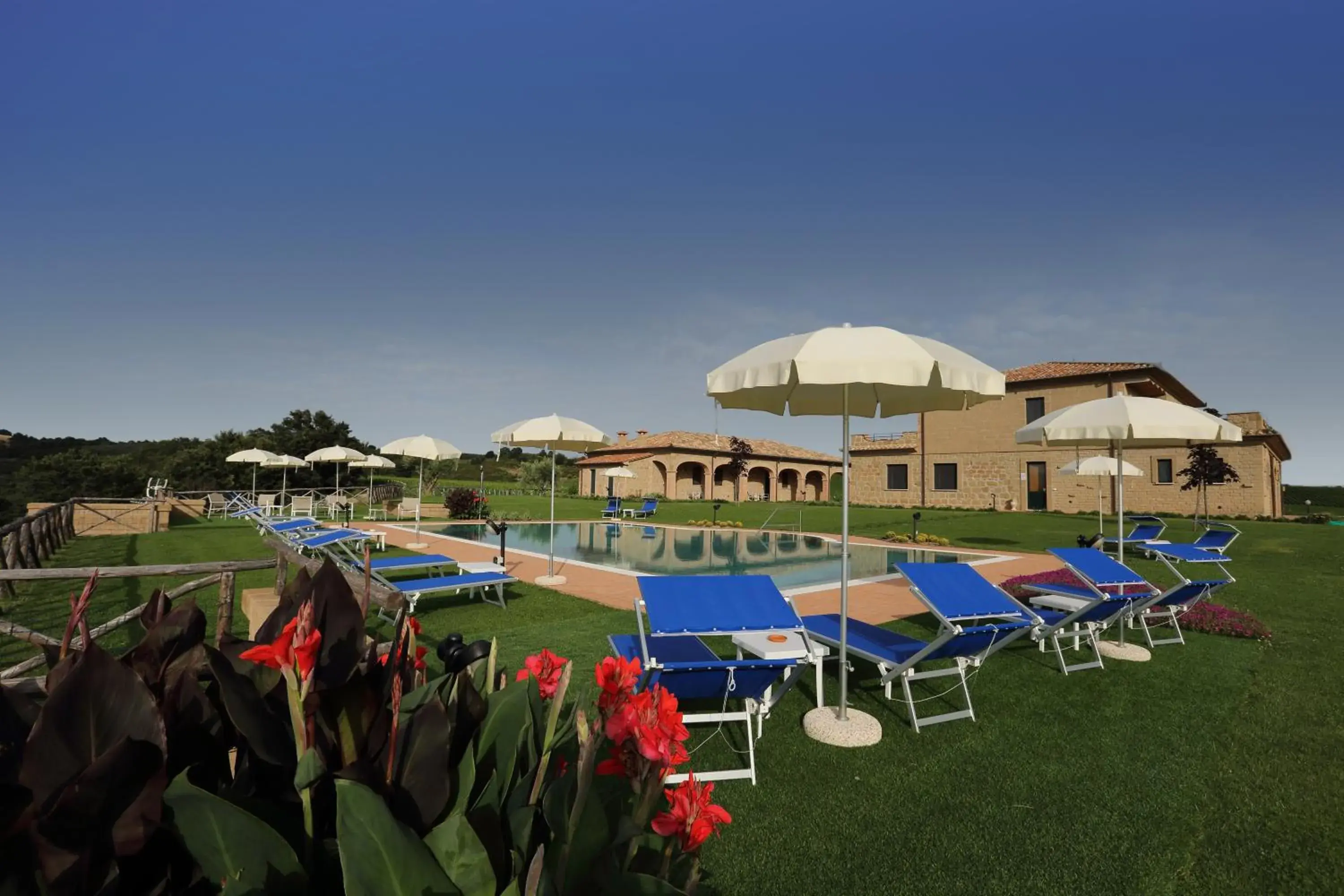 Swimming pool in Agriturismo Poggio Al Tufo Swimming pool in Agriturismo Poggio Al Tufo