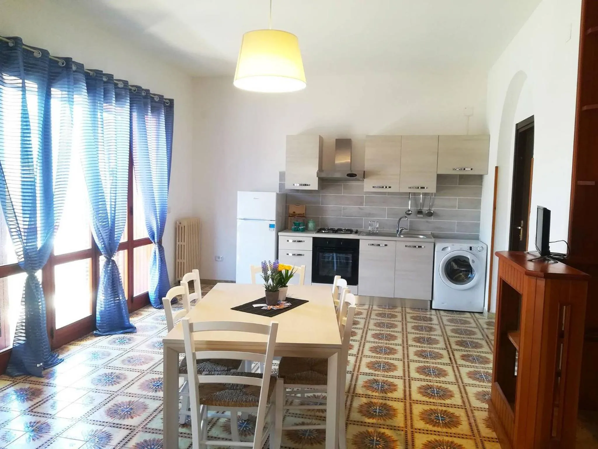 Dining area in Elegant Apartment With Sea View In Otranto, Wifi, Air Conditioning And Parking