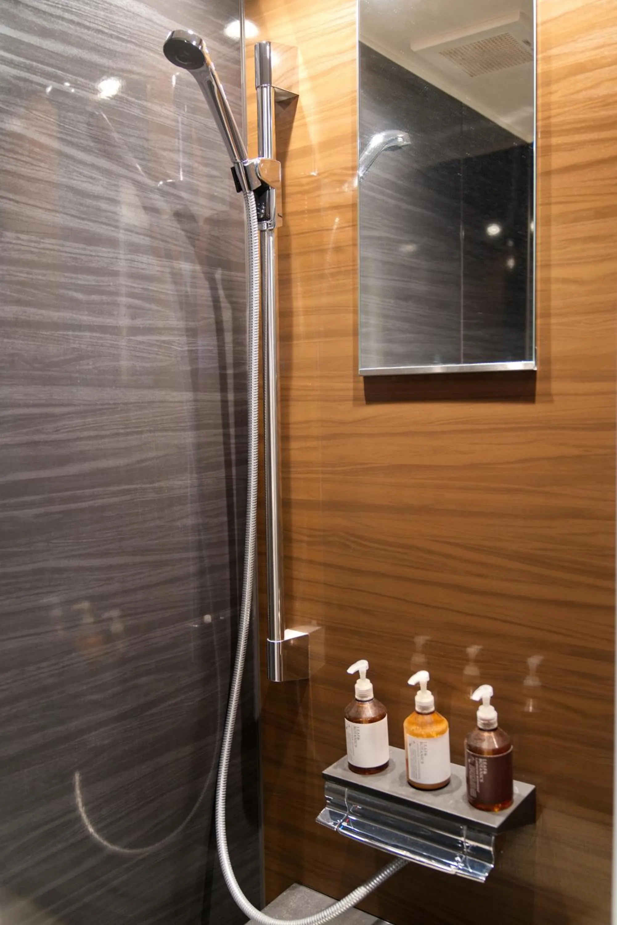 Shower in Japan Snowsports