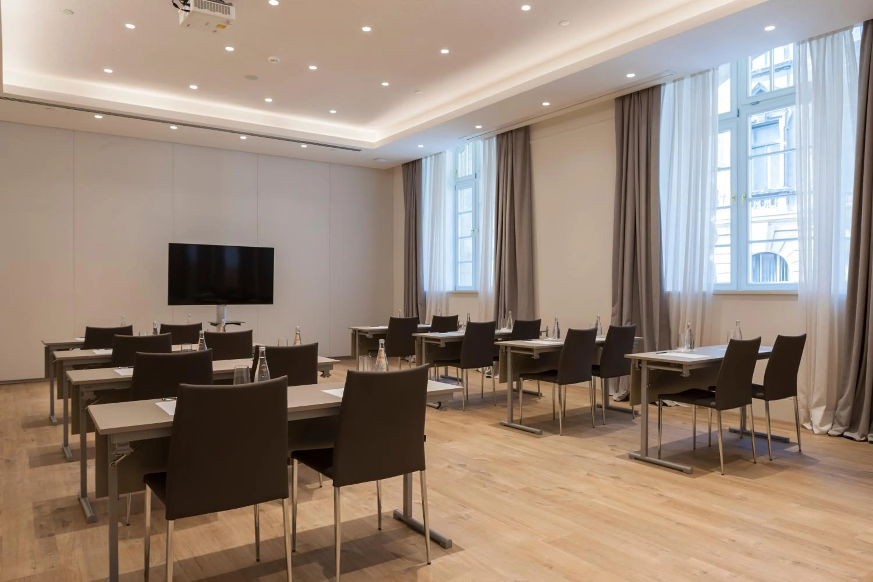 Meeting/conference room in Kozmo Hotel Suites & Spa - Small Luxury Hotels of the World