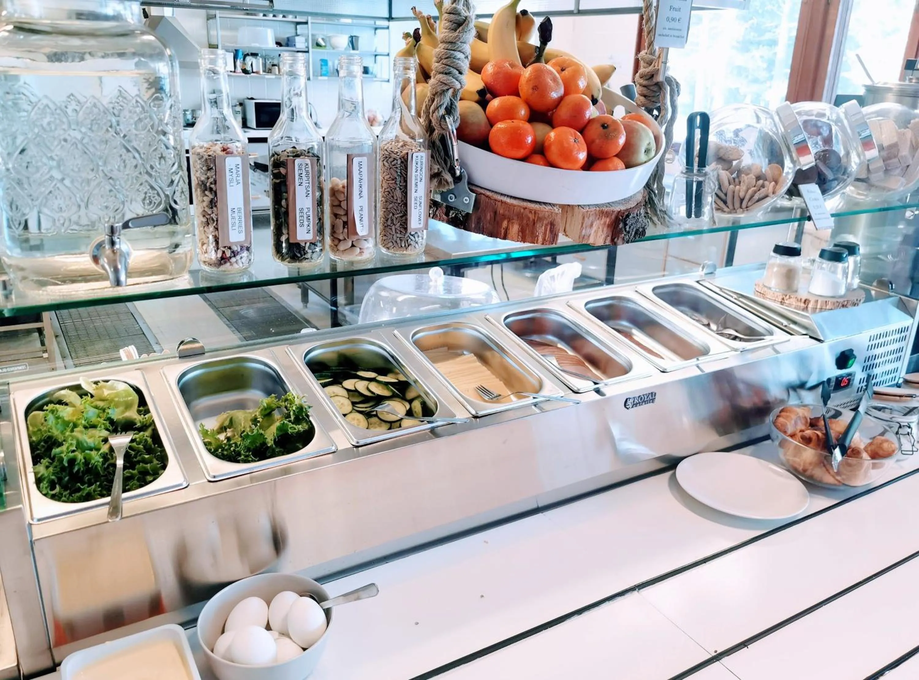 Buffet breakfast in Goiglo Hotel & Hostel